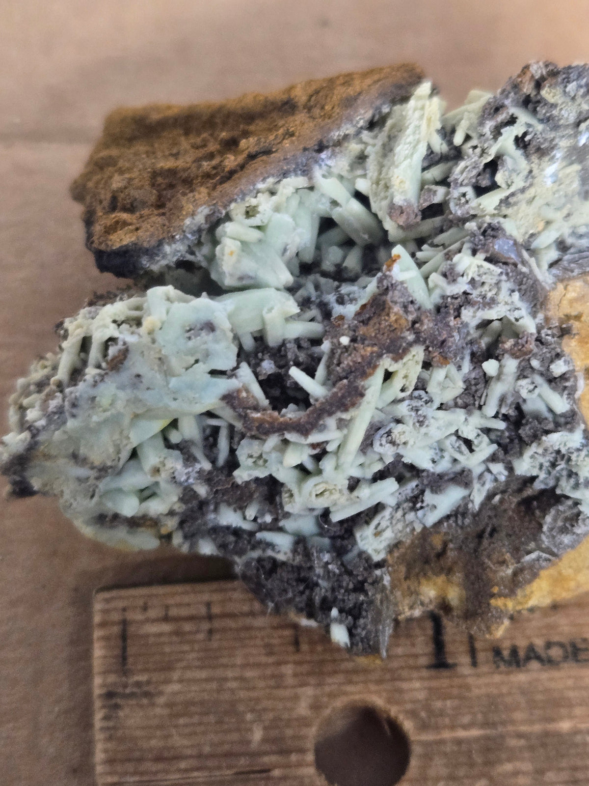 Plumbogummite with pyromorphite