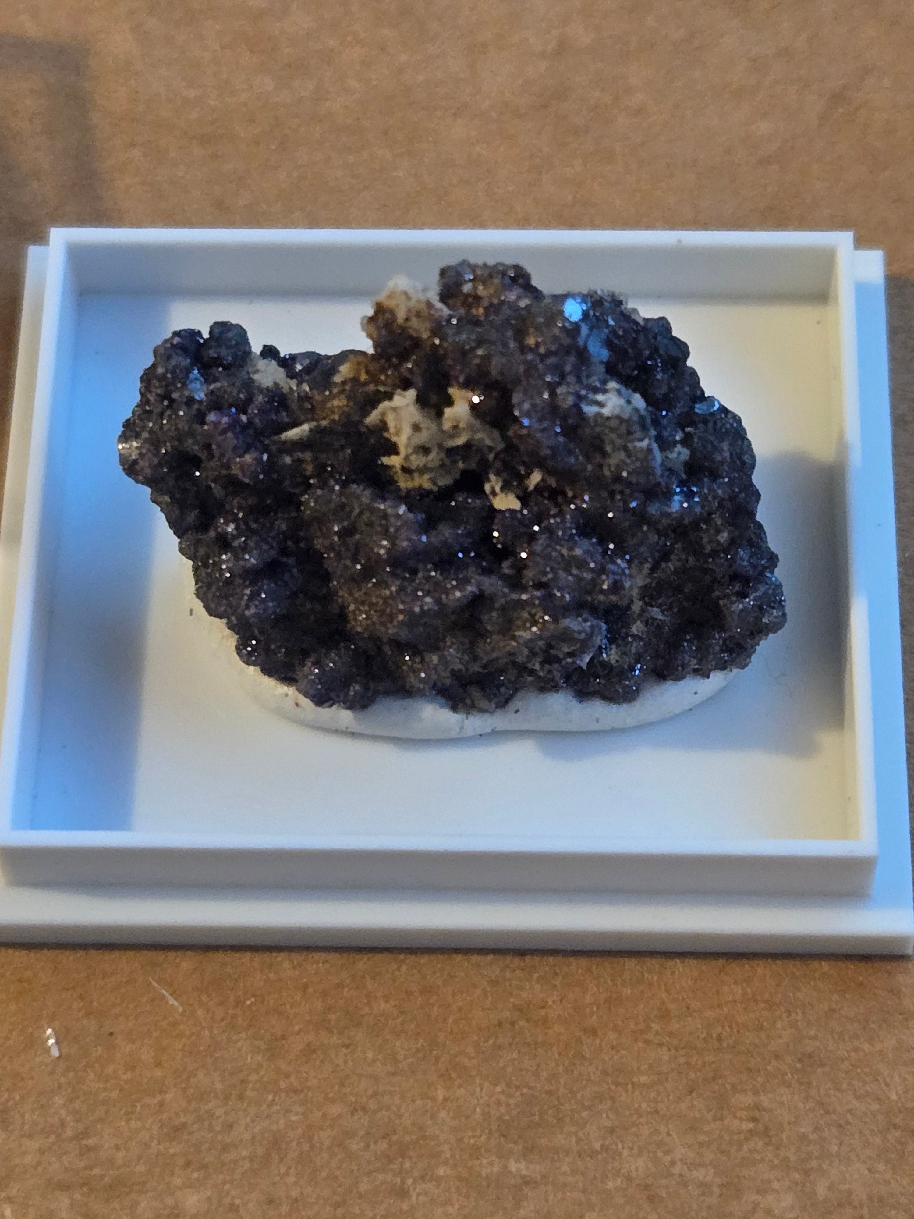 Acanthite with proustite