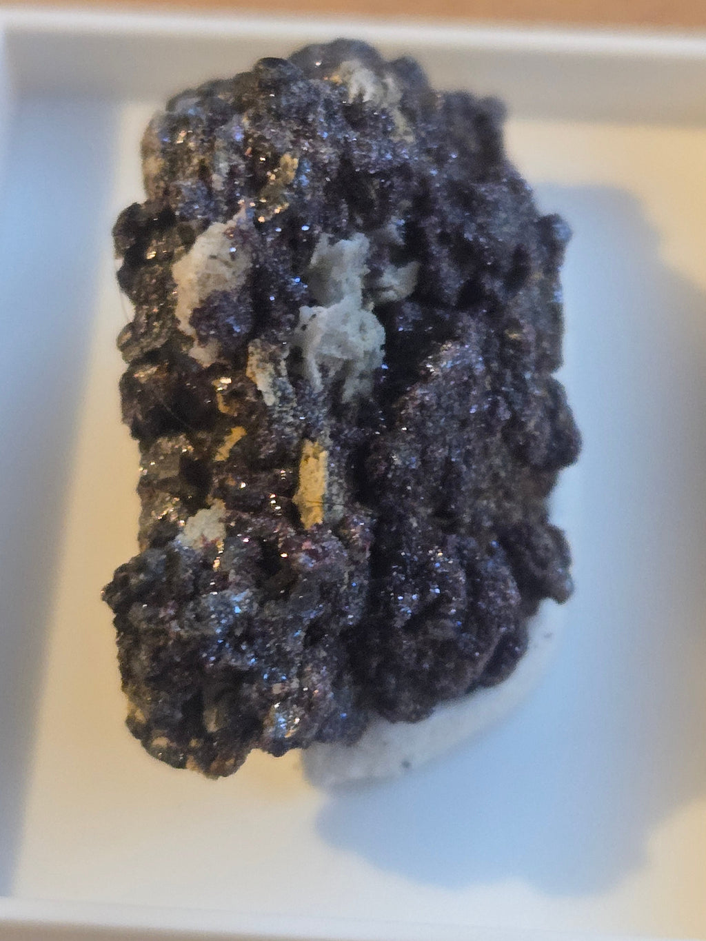 Acanthite with proustite