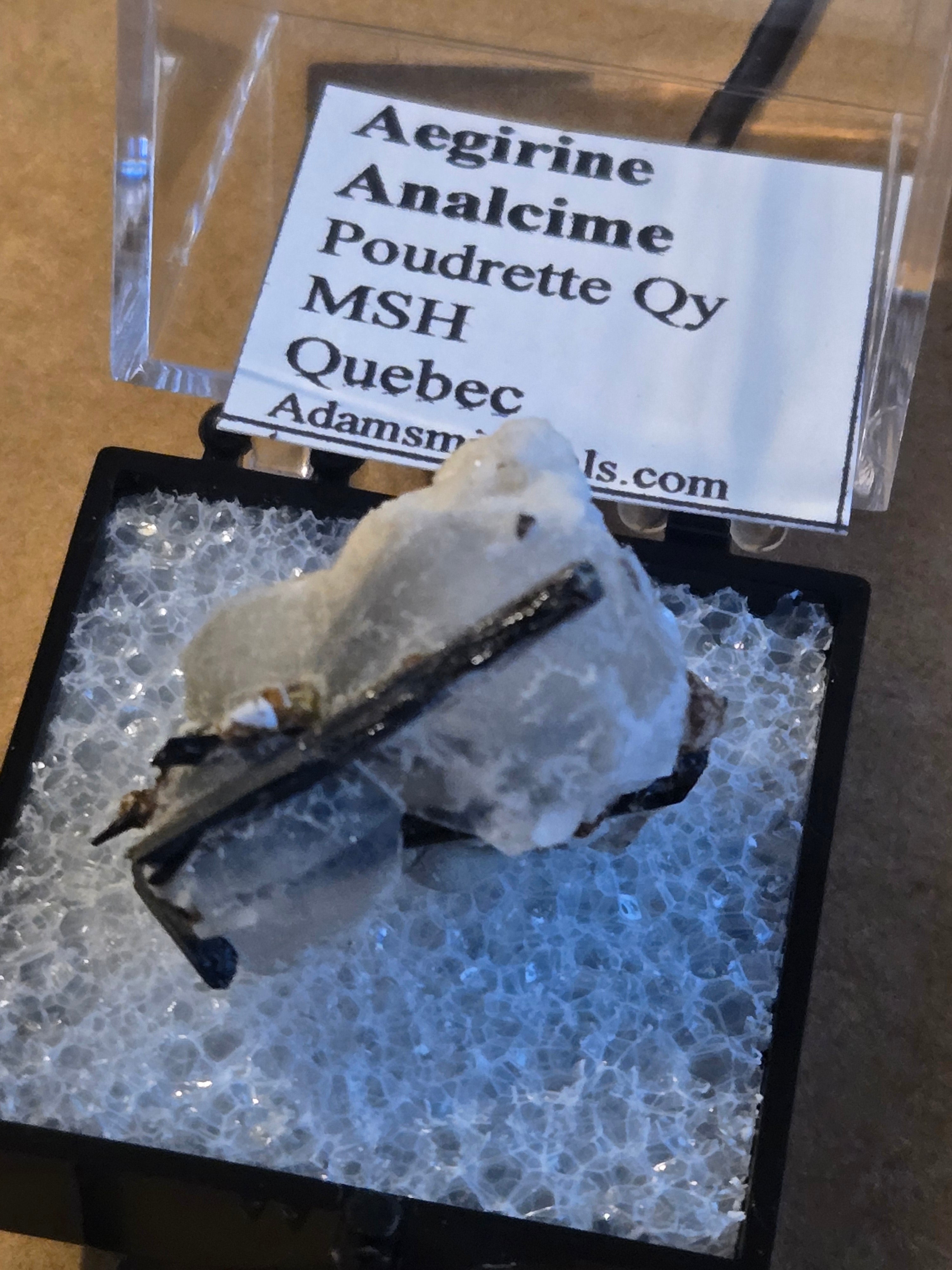 Aegirine on analcime