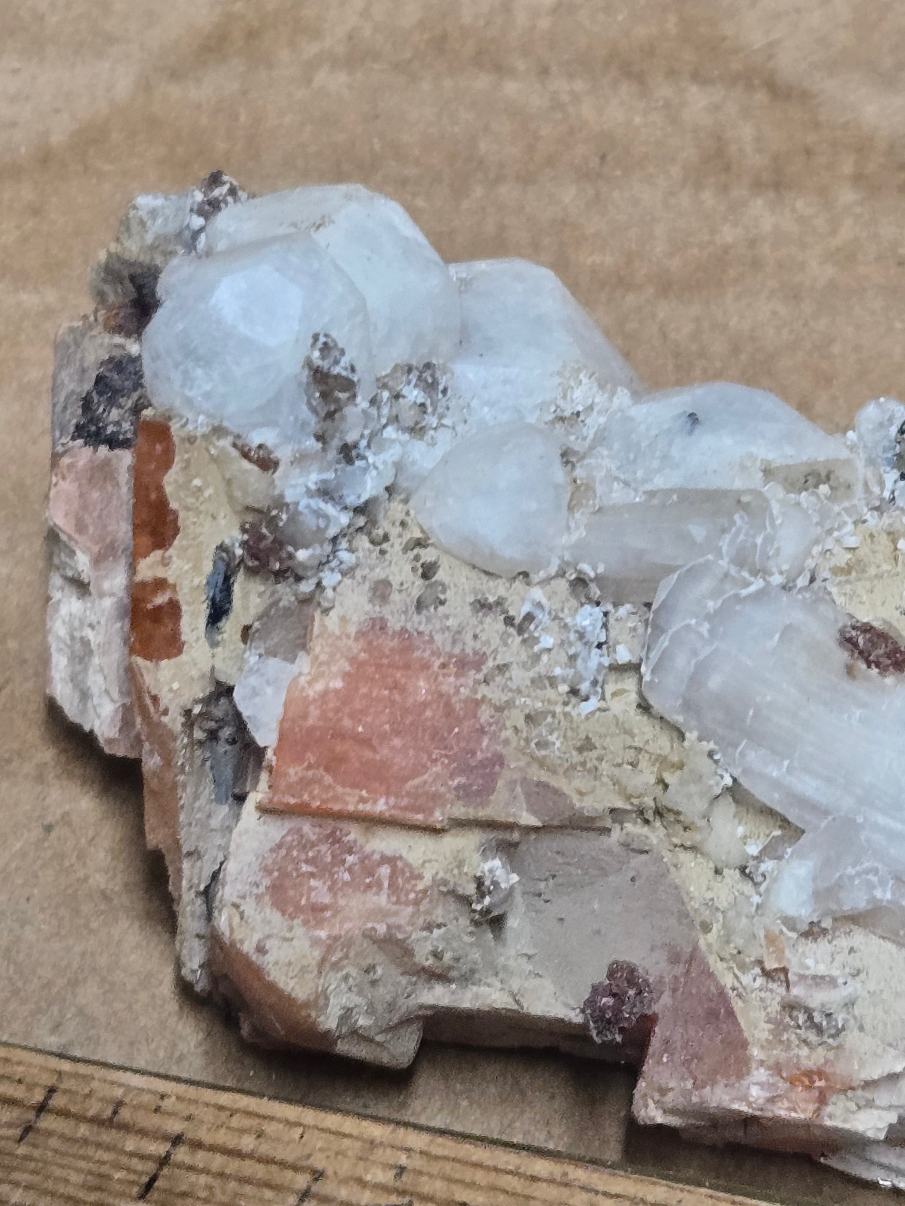 Analcime on Serandite