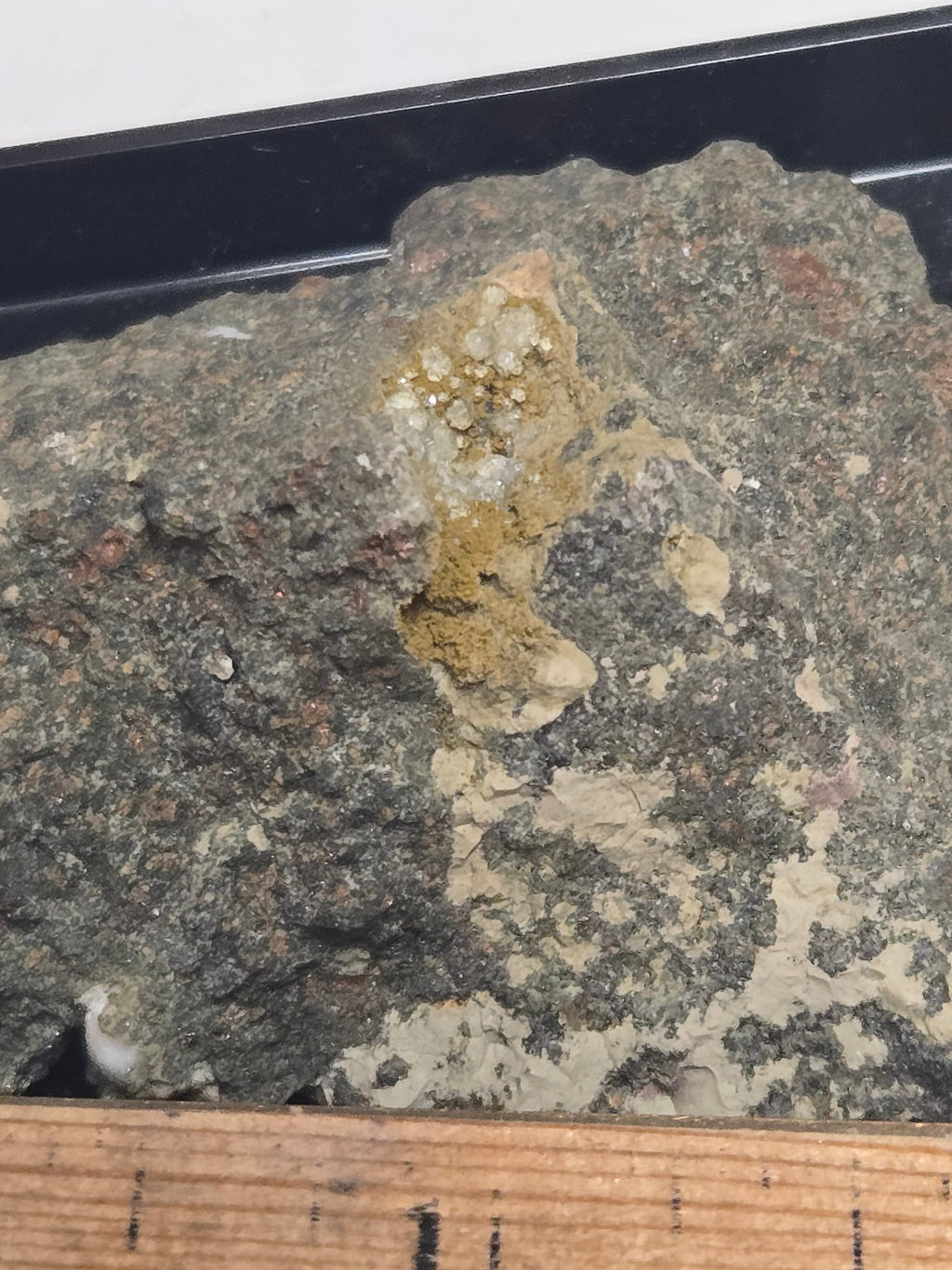 Analcime specimen