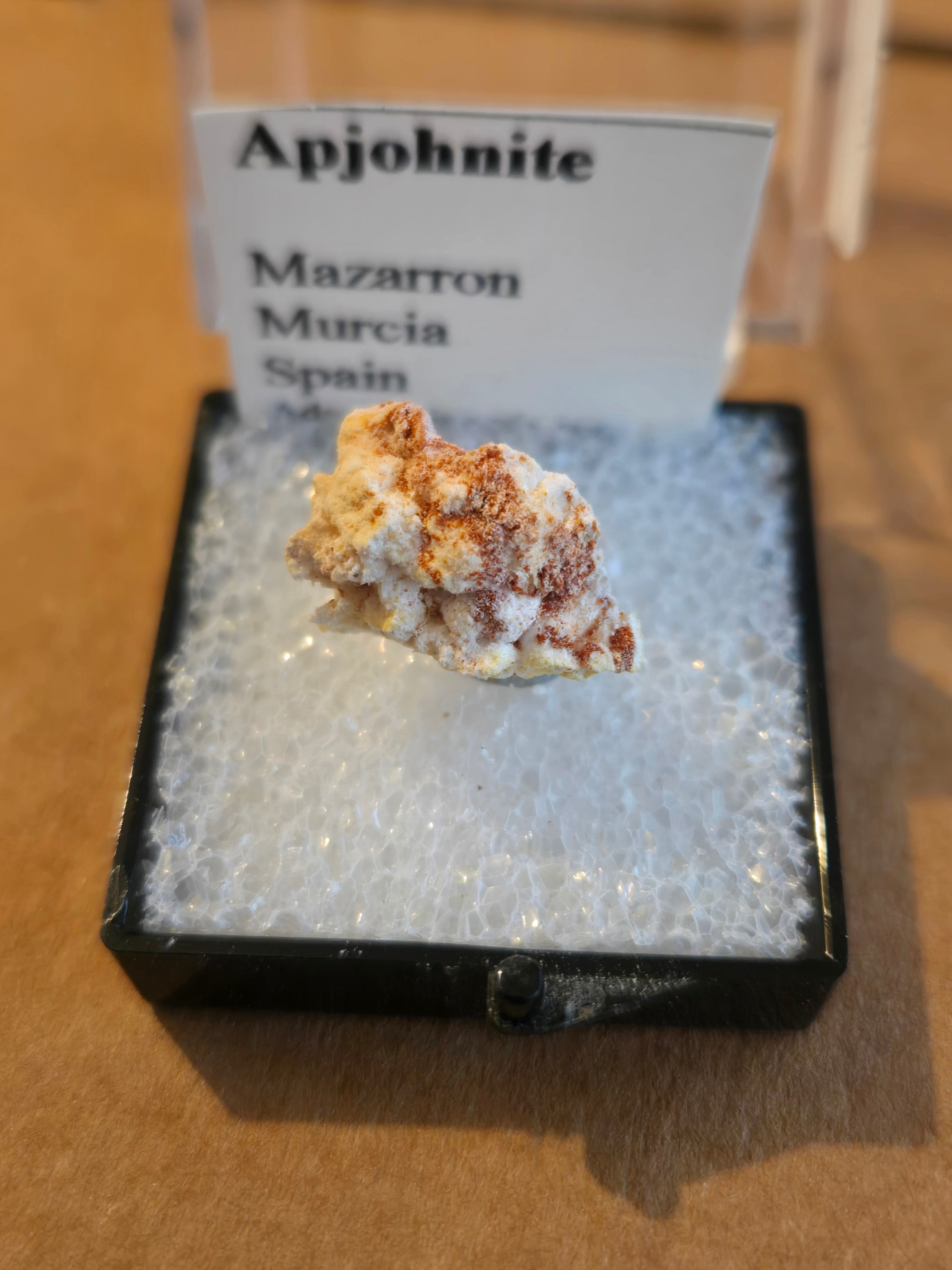 Apjohnite