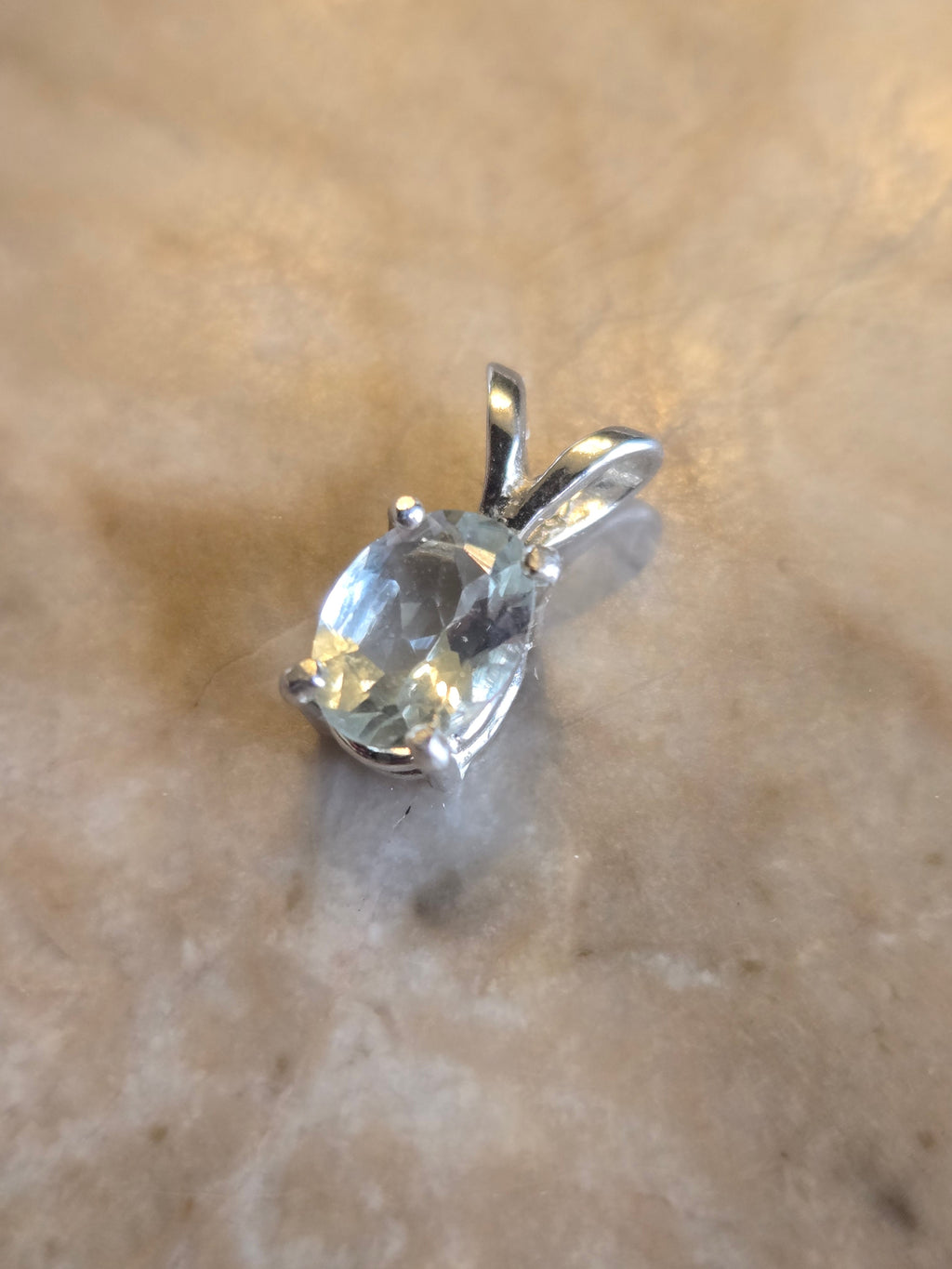 Aquamarine oval pendant