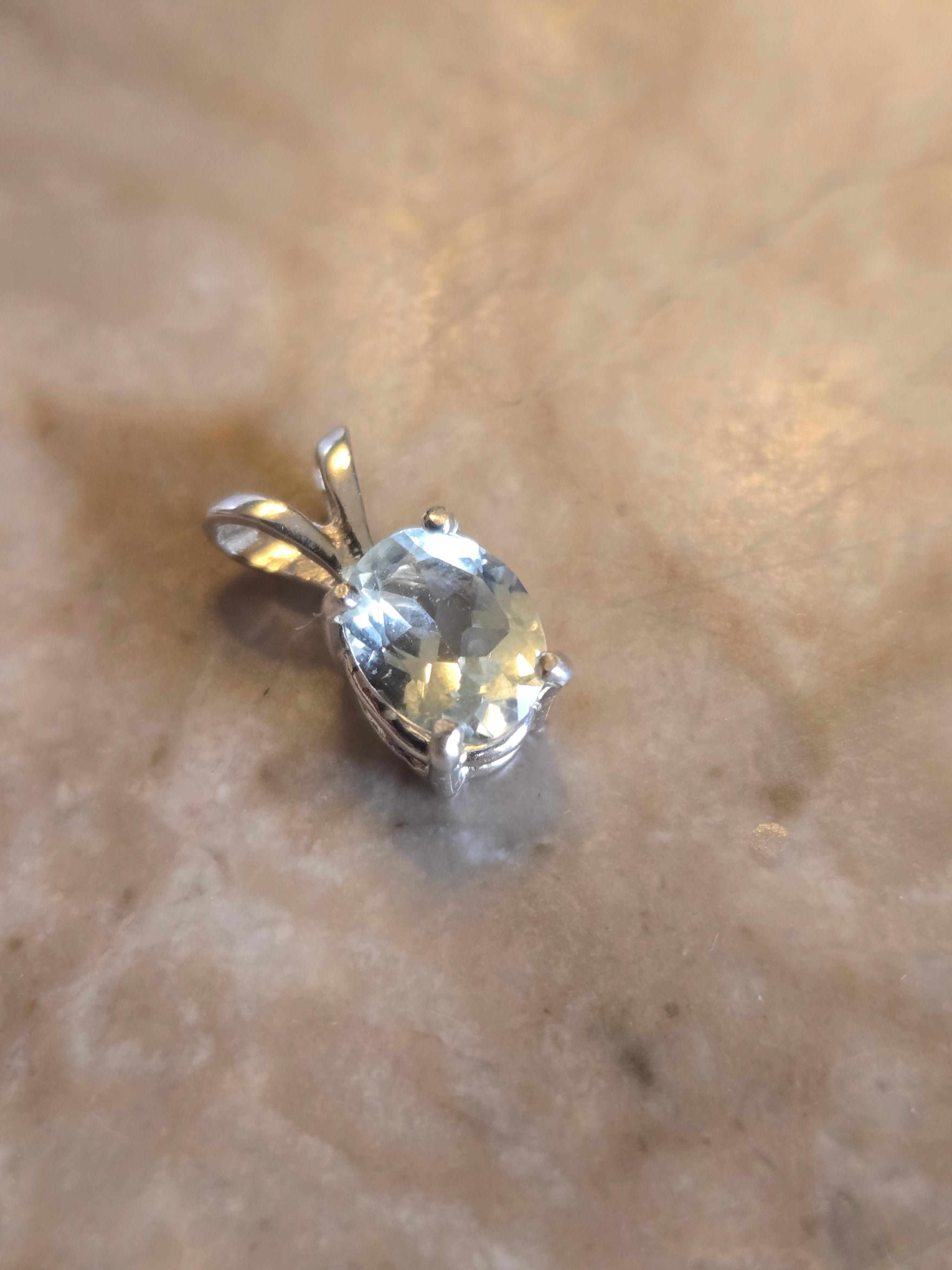 Aquamarine oval pendant