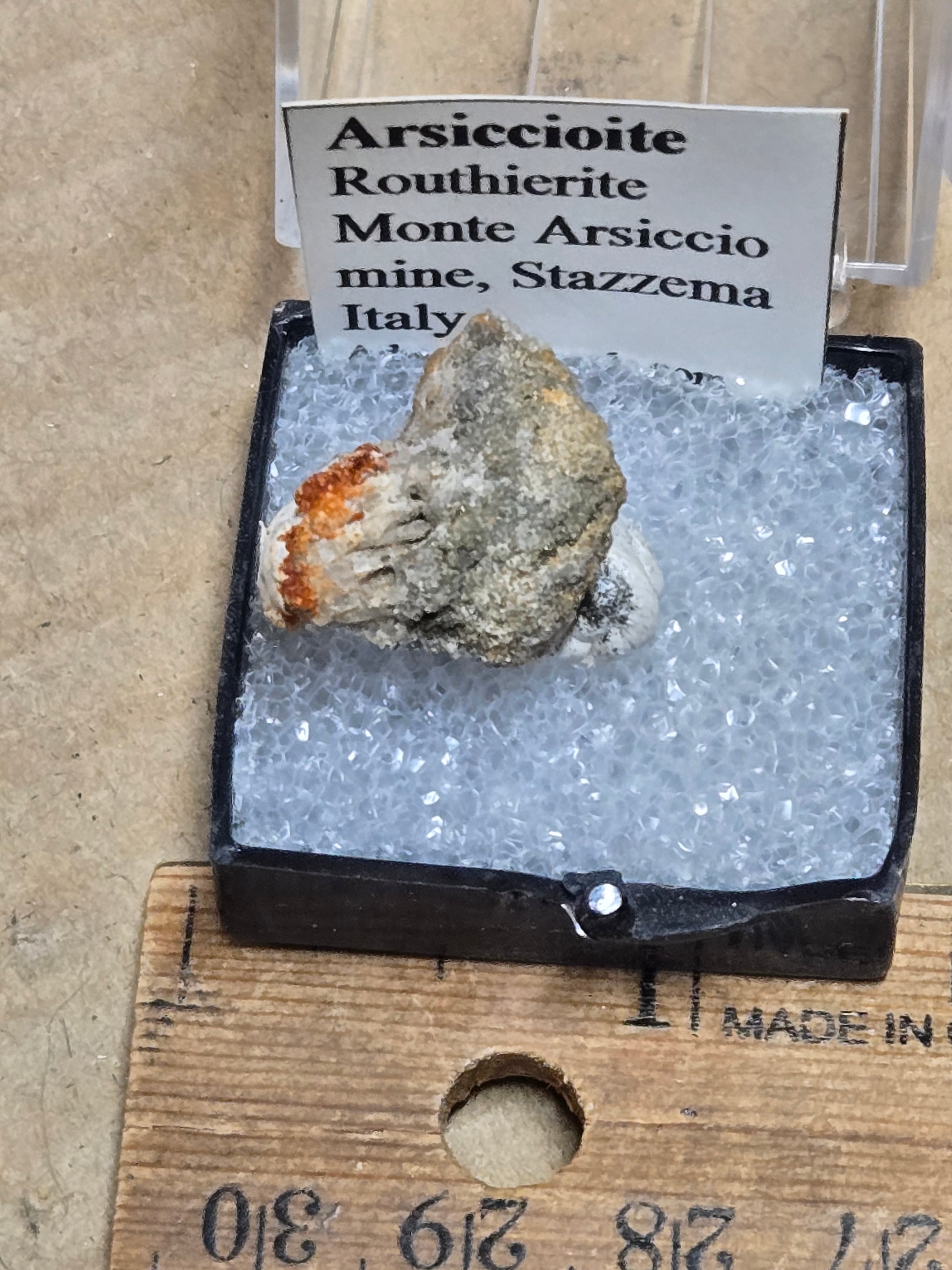 Arsiccioite routhierite