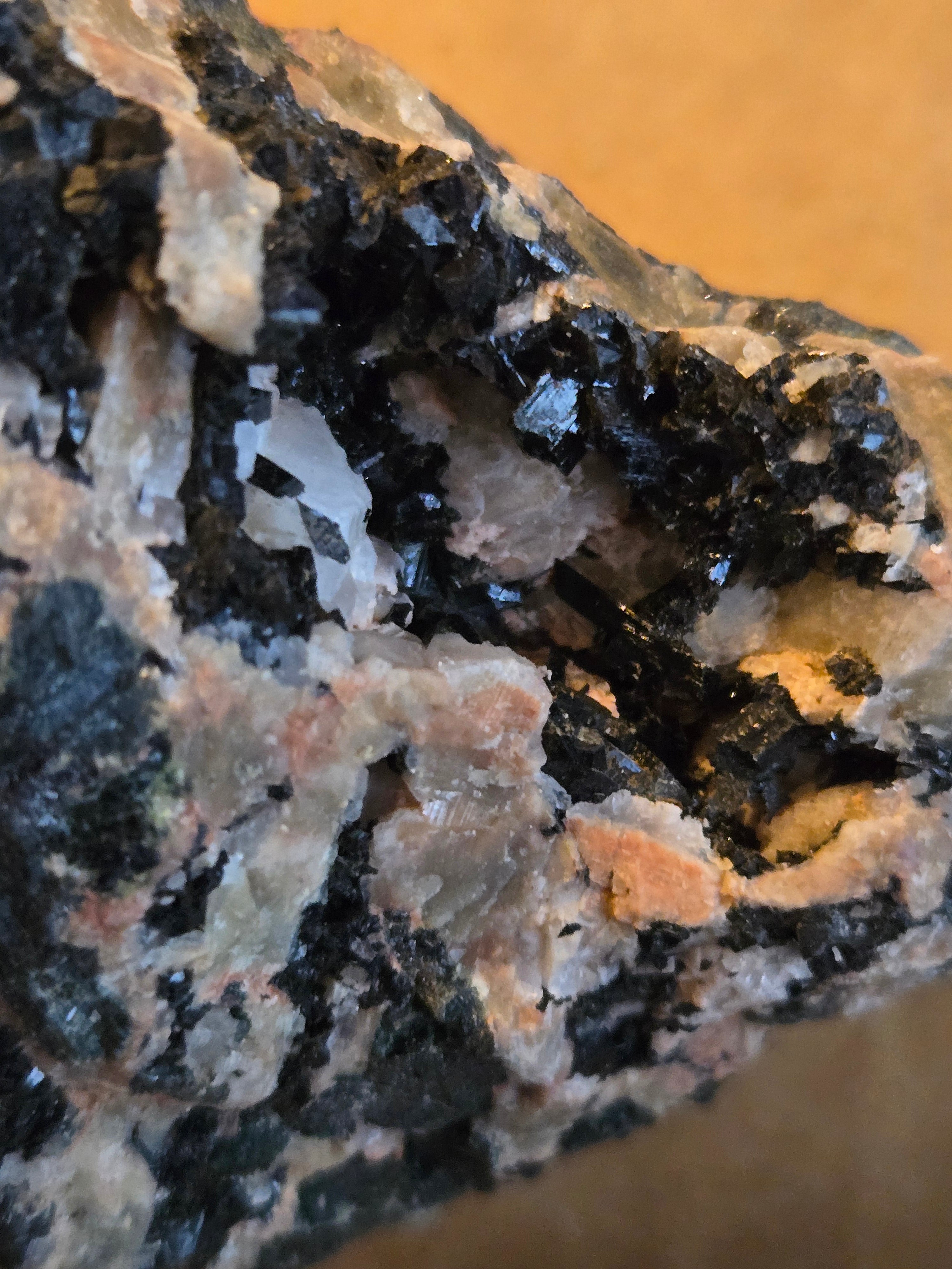 Babingtonite specimen