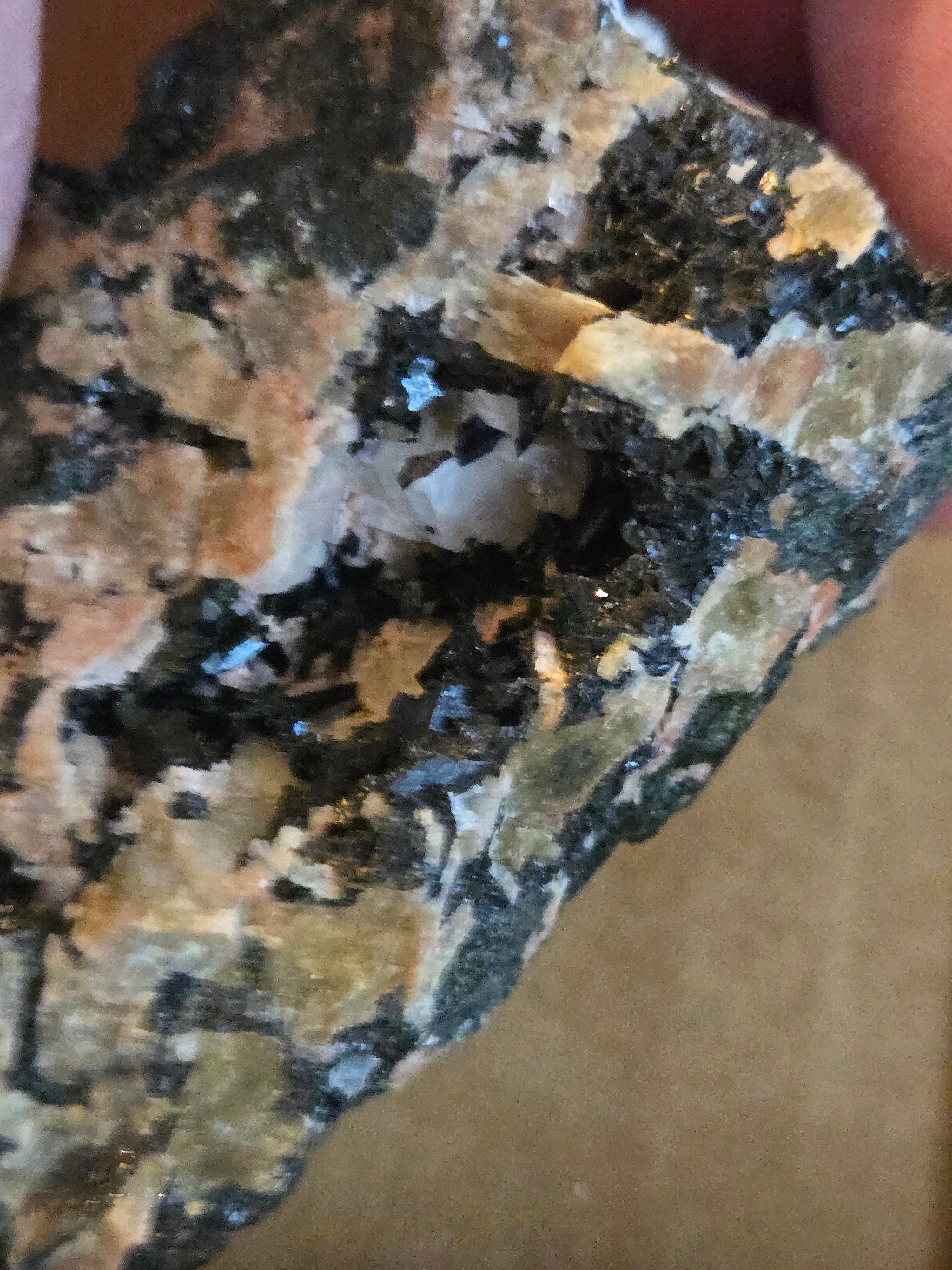 Babingtonite specimen