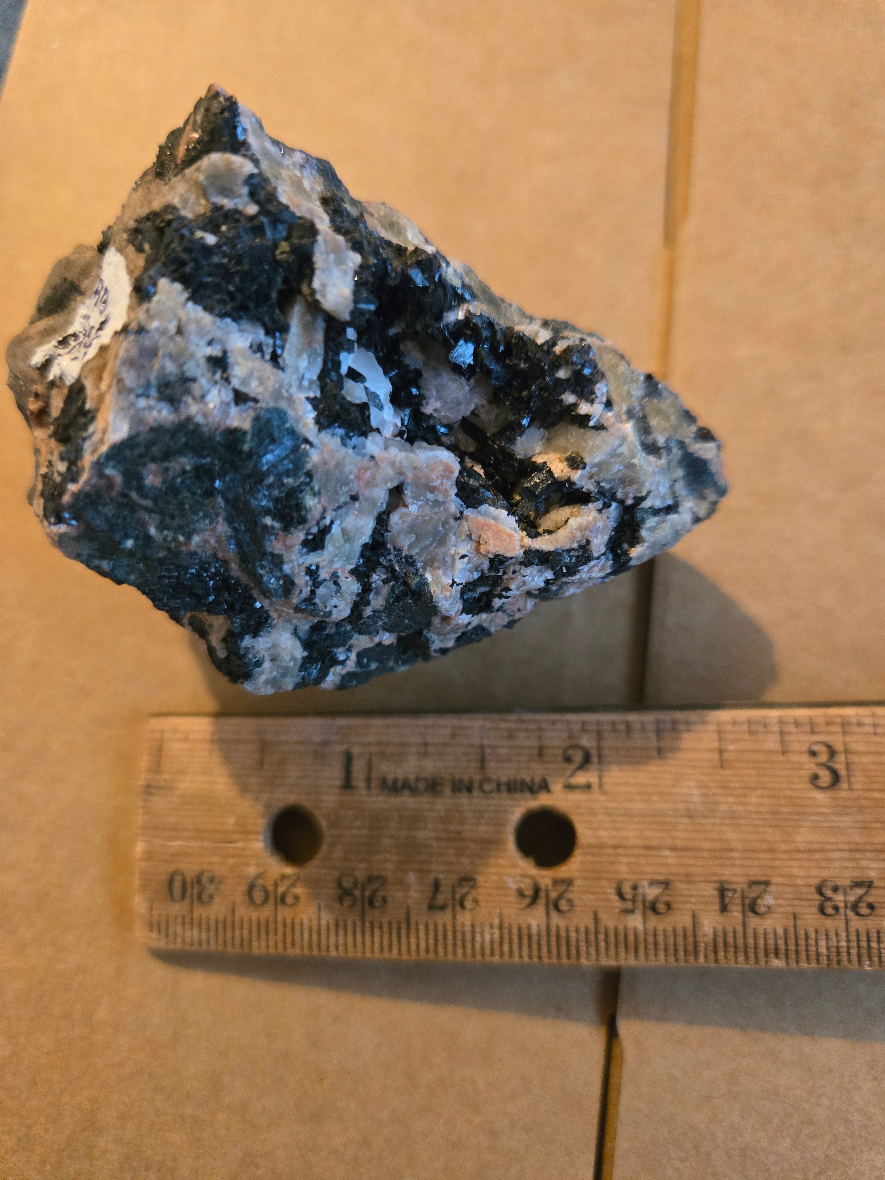Babingtonite specimen