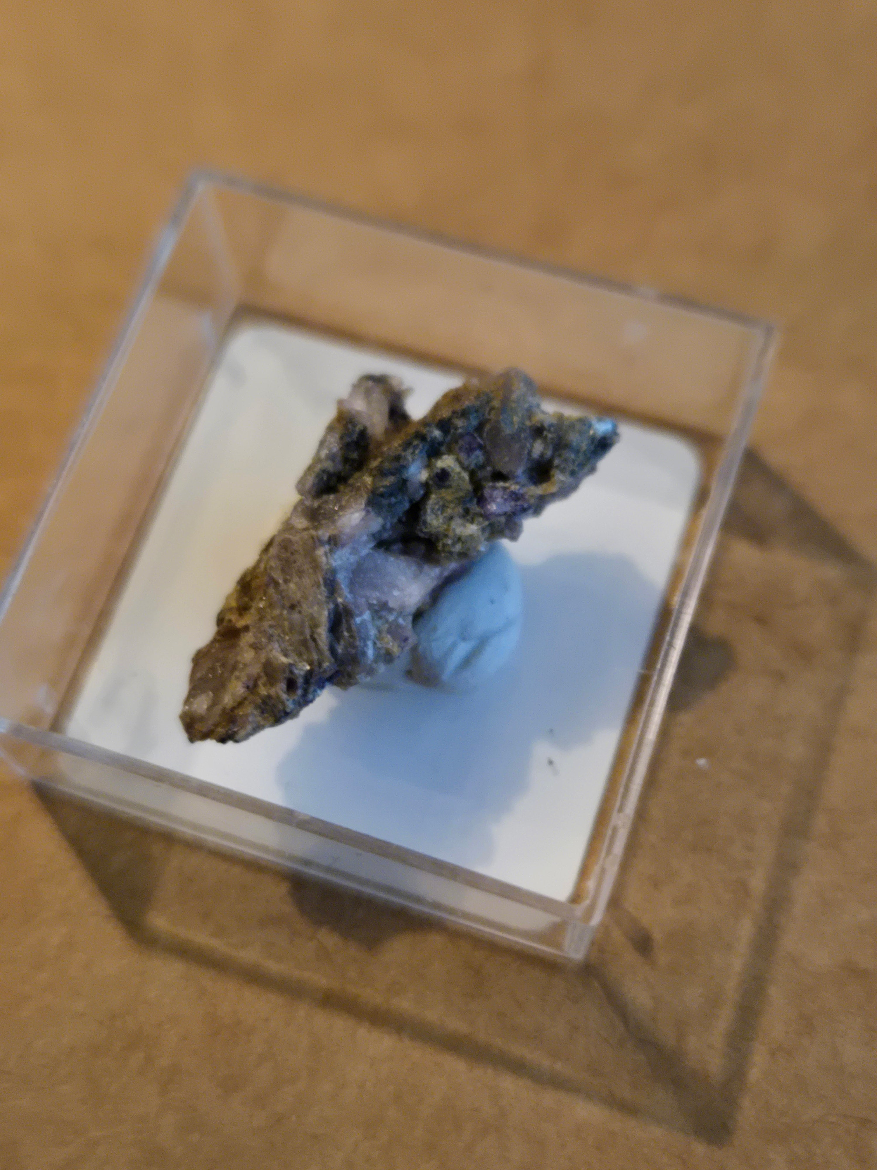 Bismuth on quartz