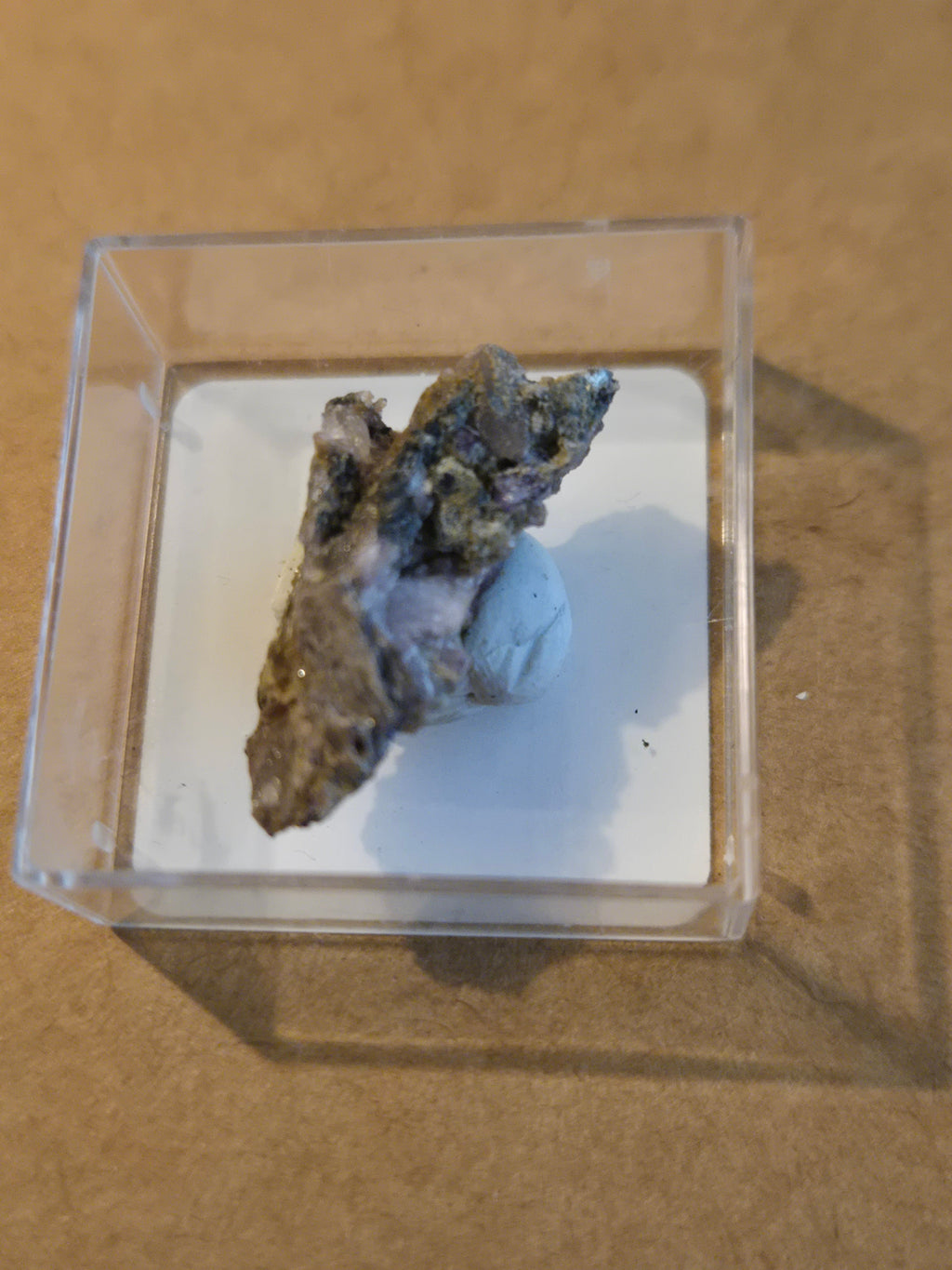 Bismuth on quartz