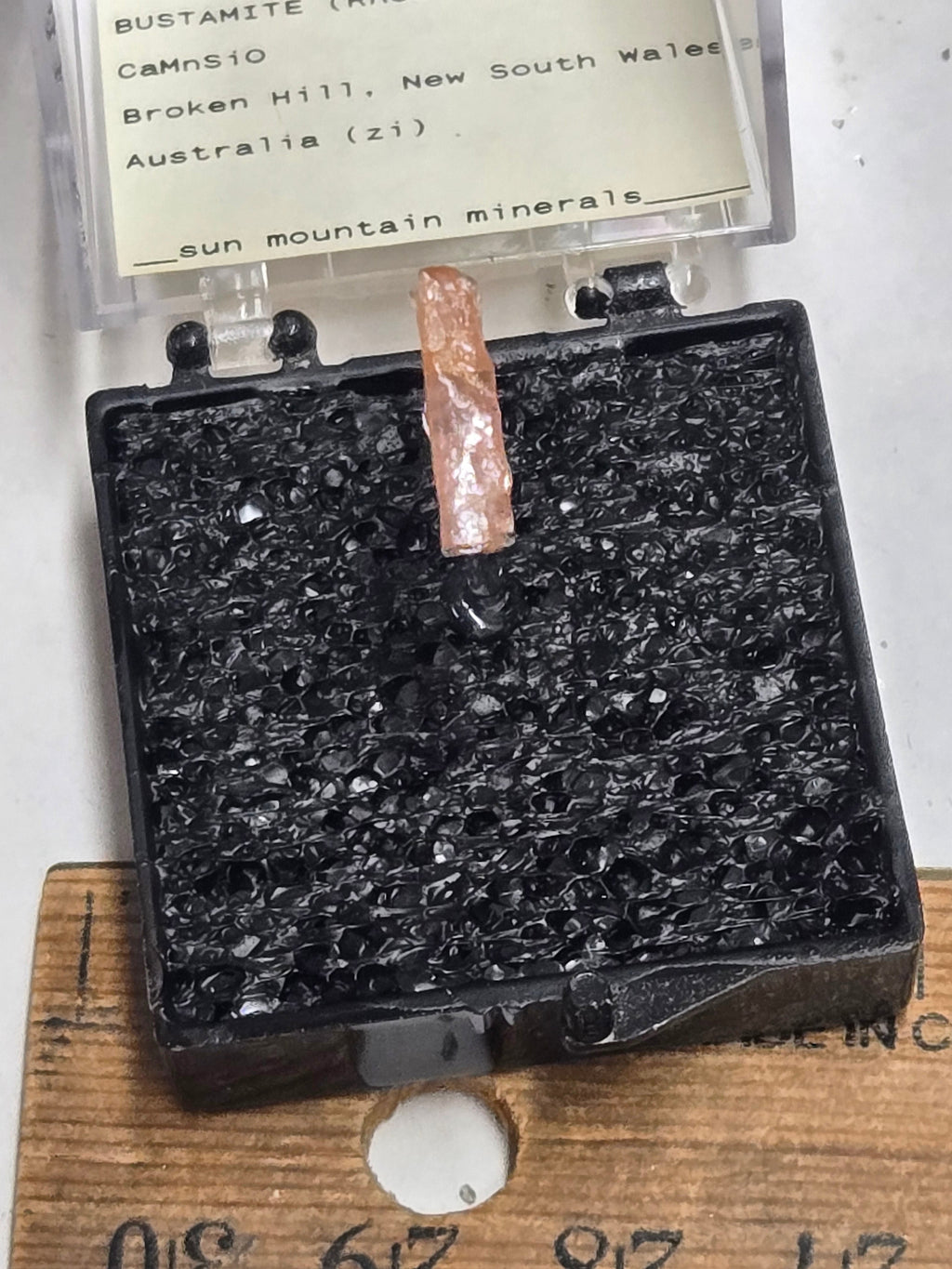 Bustamite crystal