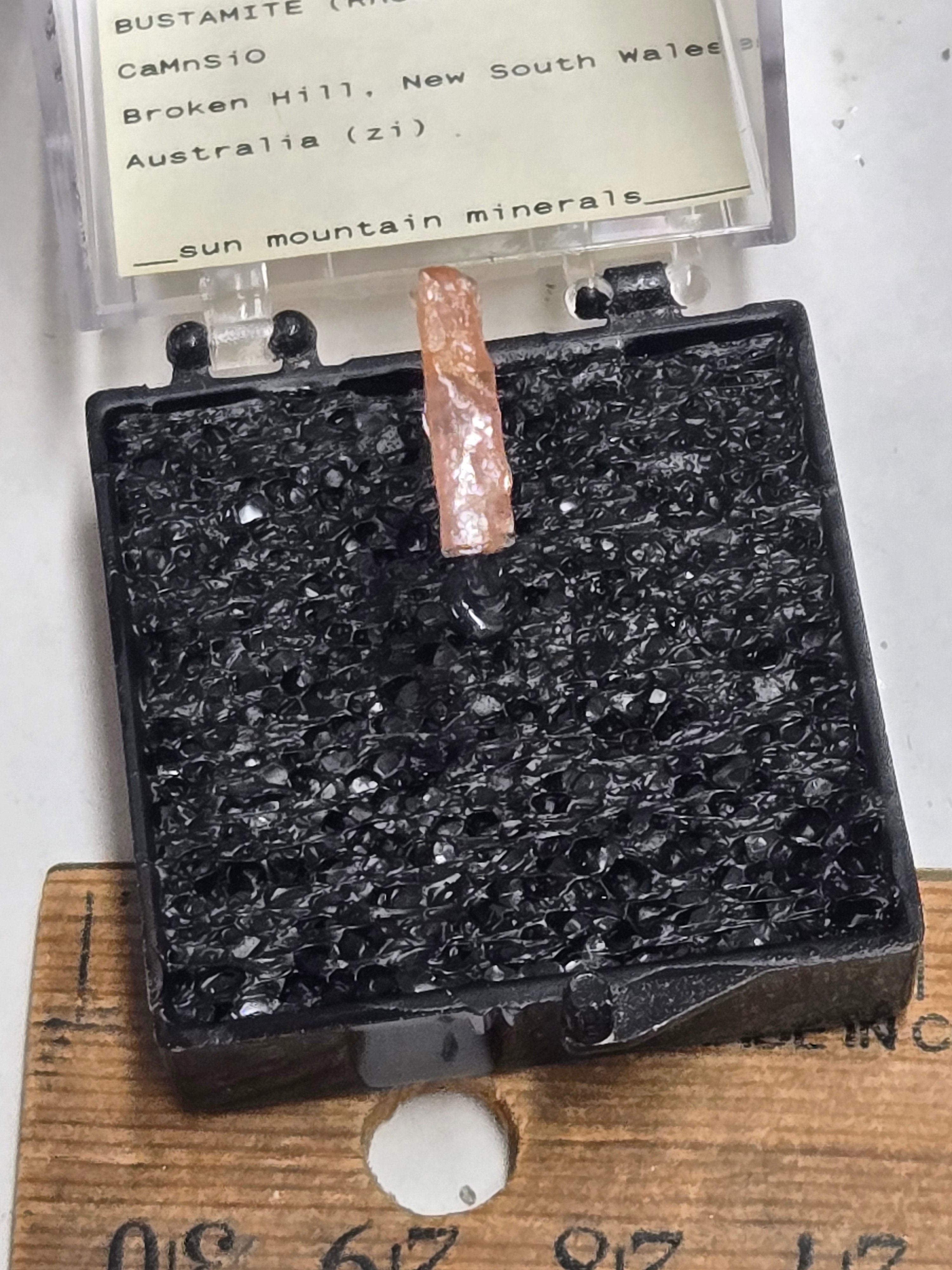 Bustamite crystal