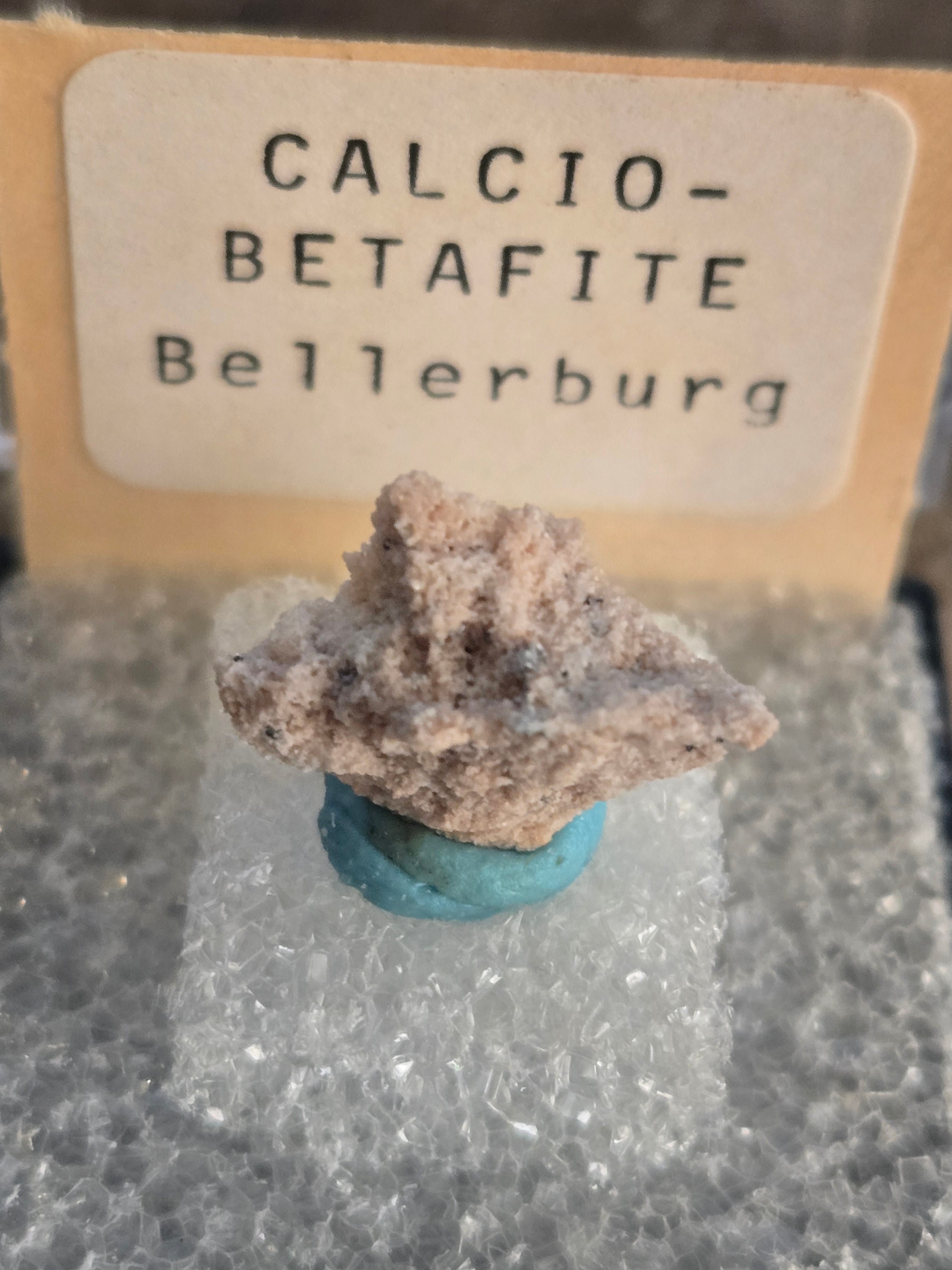 Calciobetafite