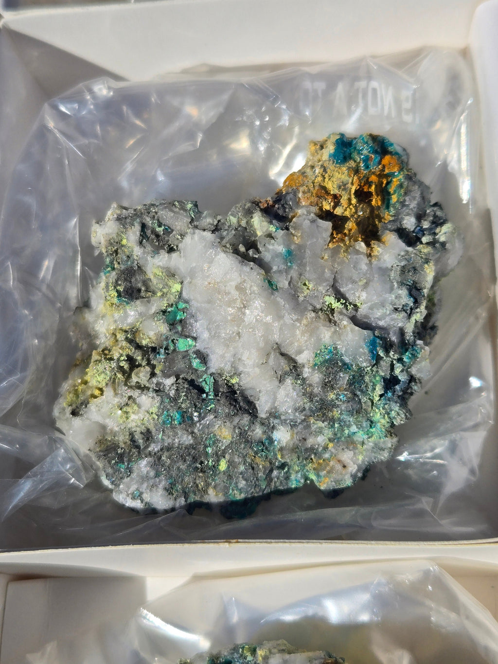 Caledonite perite