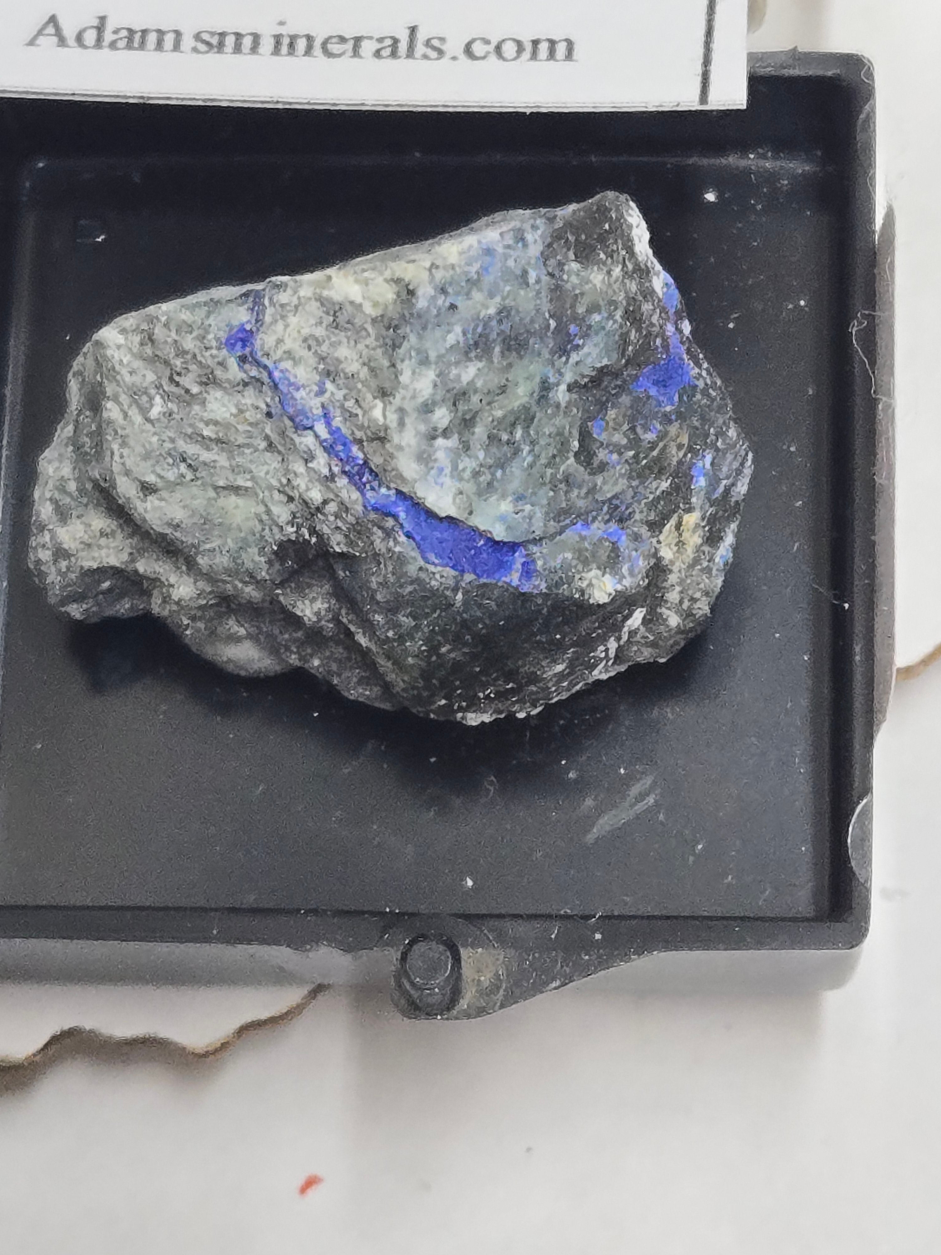 Callaghanite with hydromagnesite