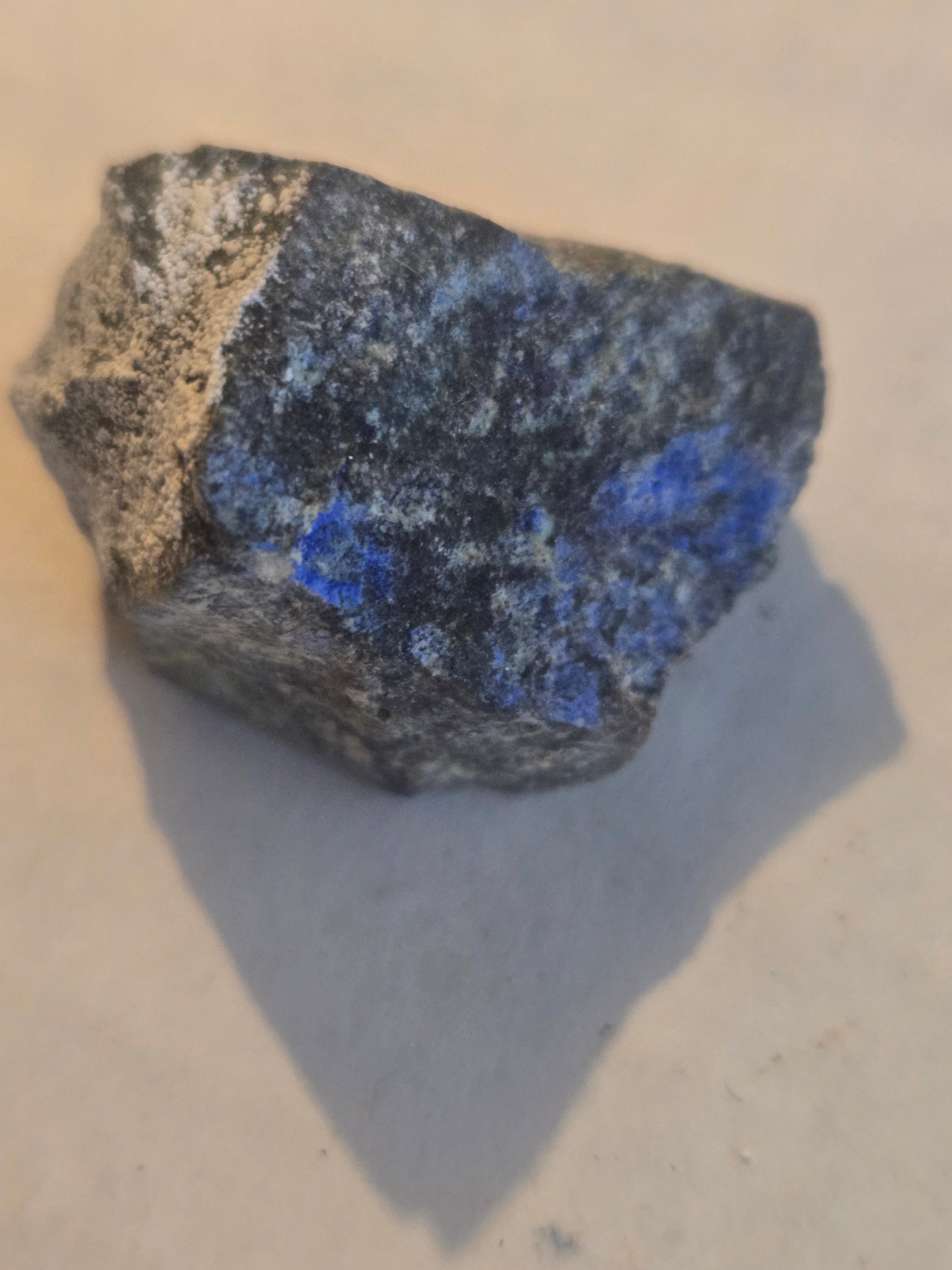 Callaghanite with hydromagnesite