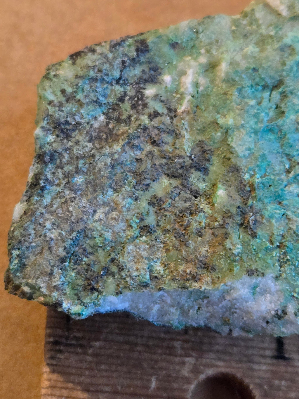 Chlorargyrite w copper specimen