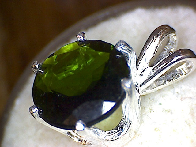 Chrome Diopside Pendant