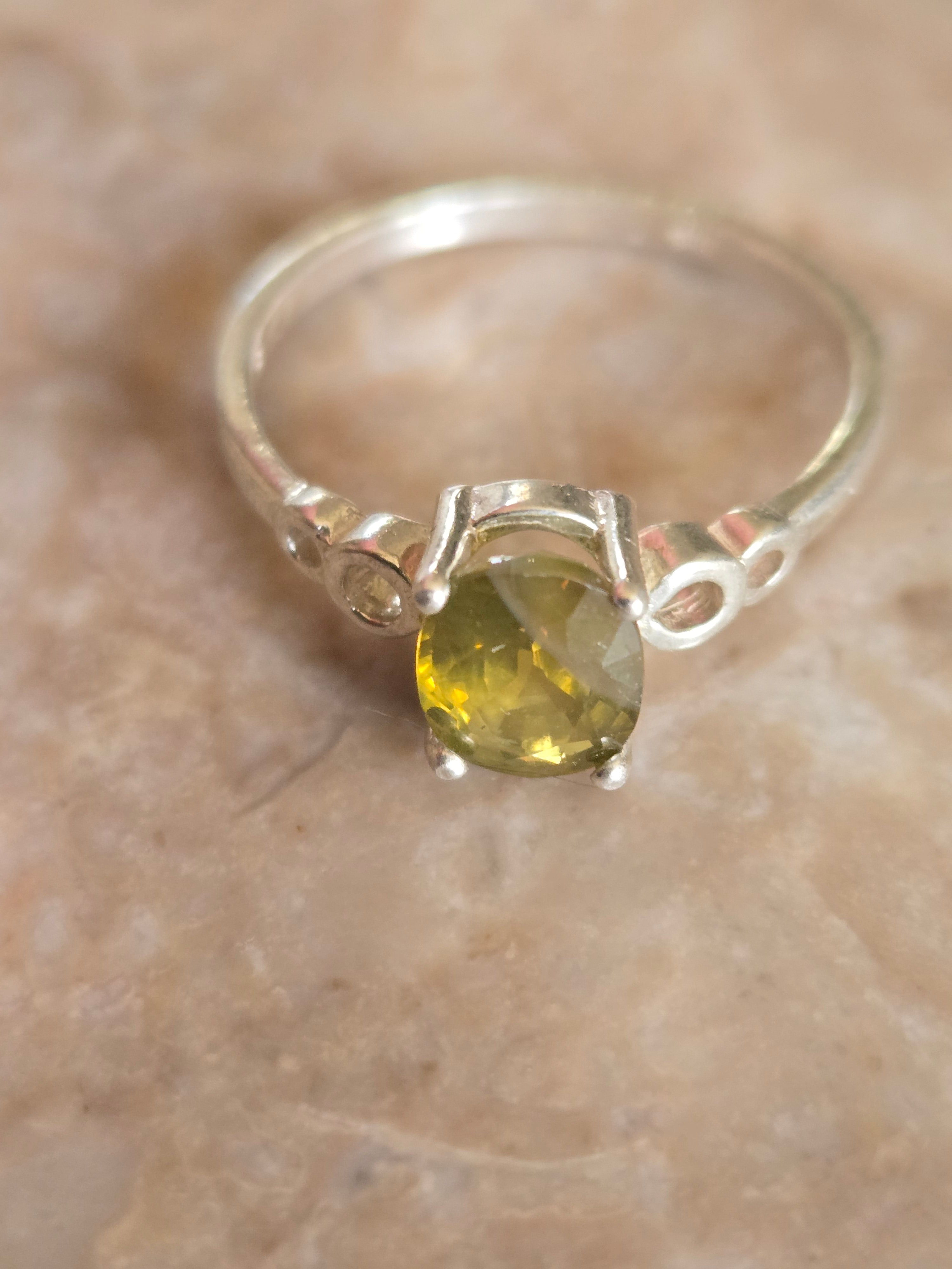 Chrysoberyl Loop Ring