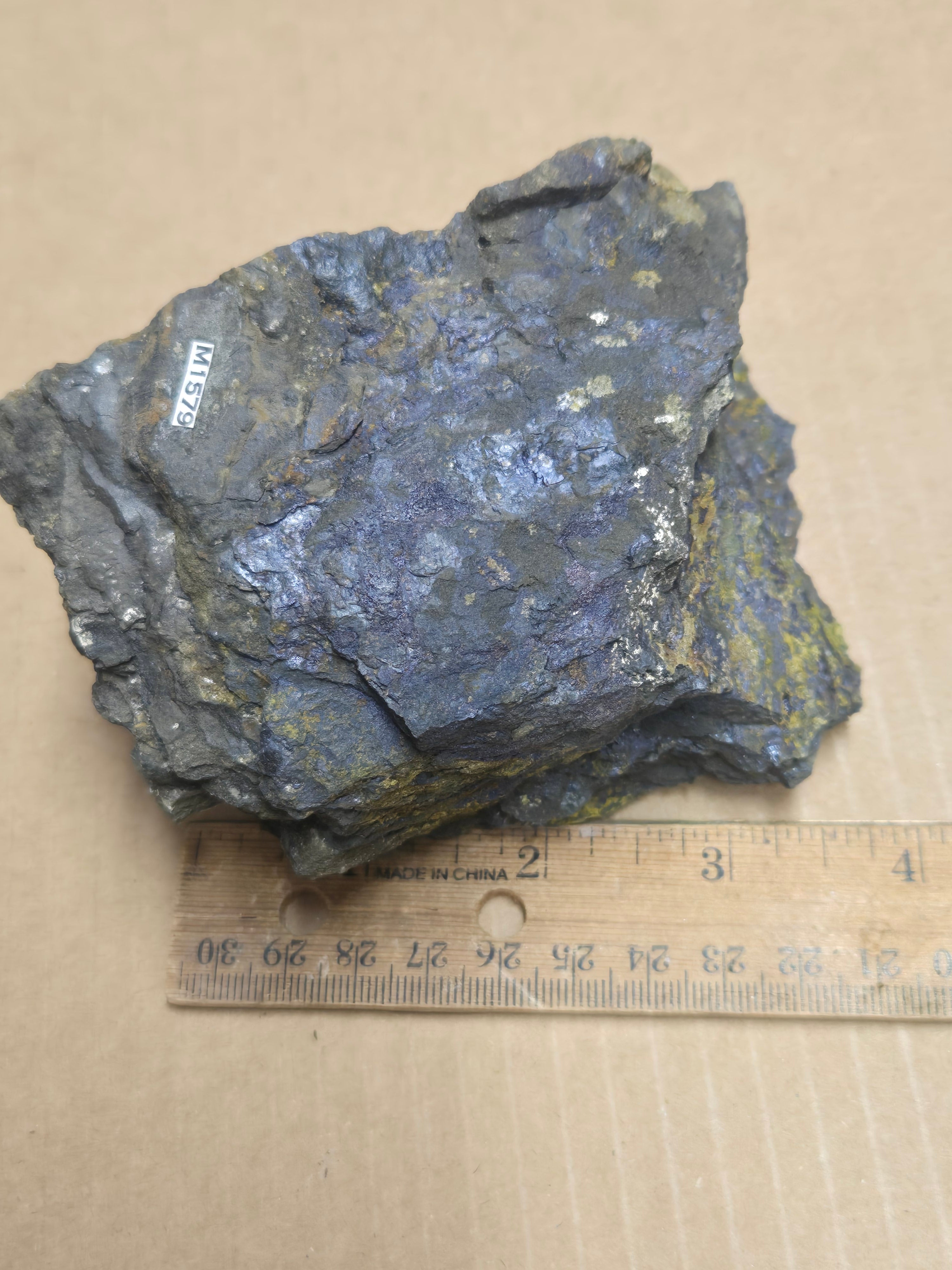 Coffinite uraninite corvusite
