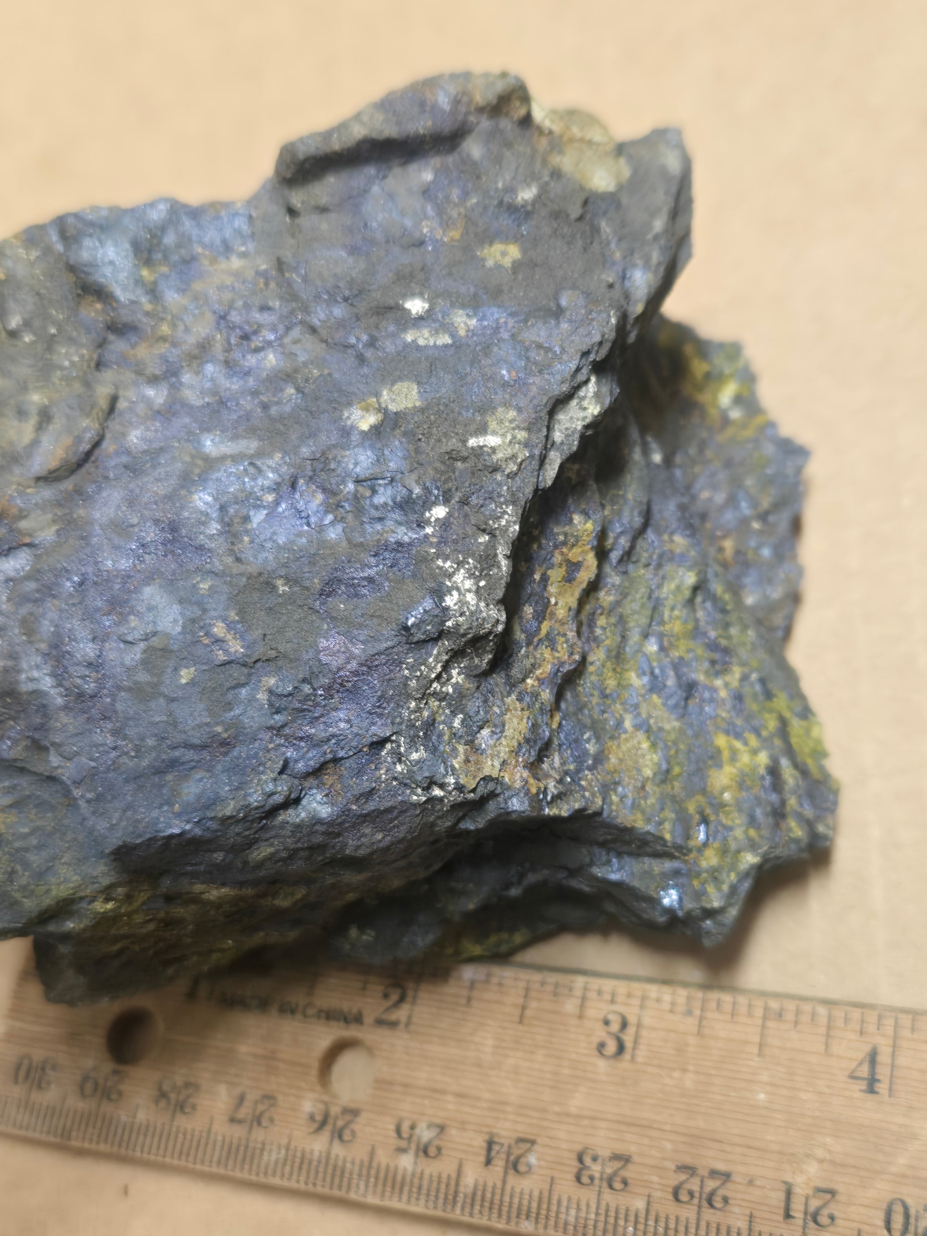 Coffinite uraninite corvusite