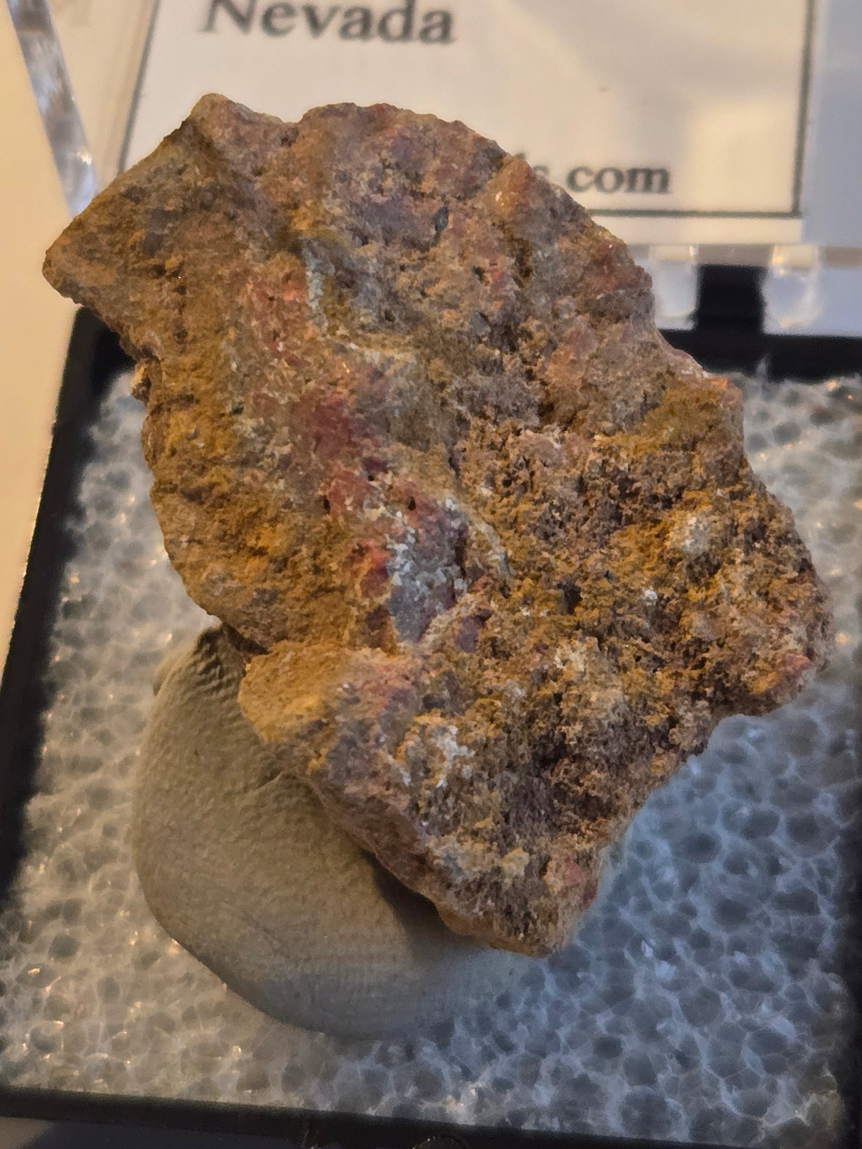 Corderoite w cinnabar