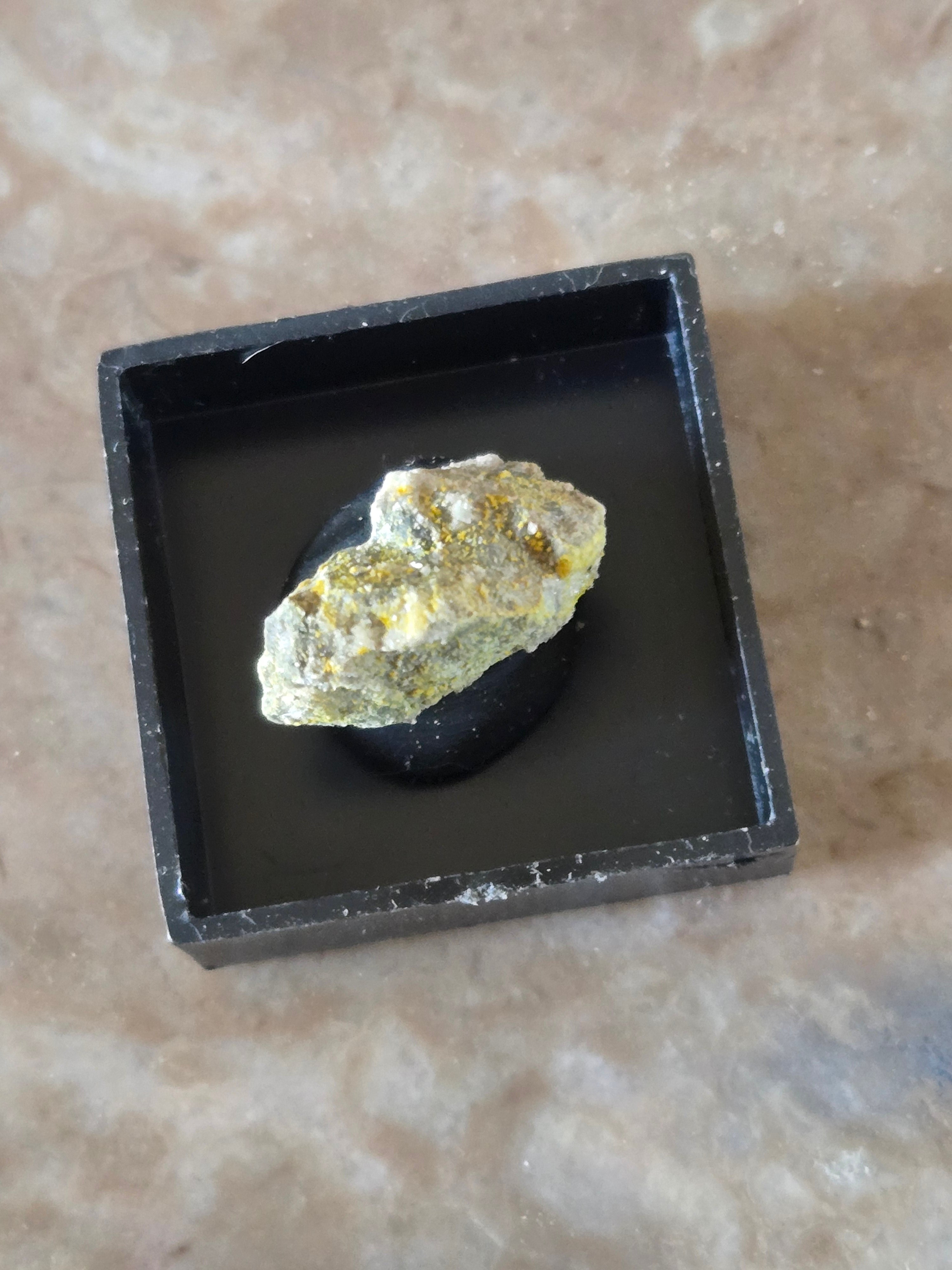 Ferrinatrite