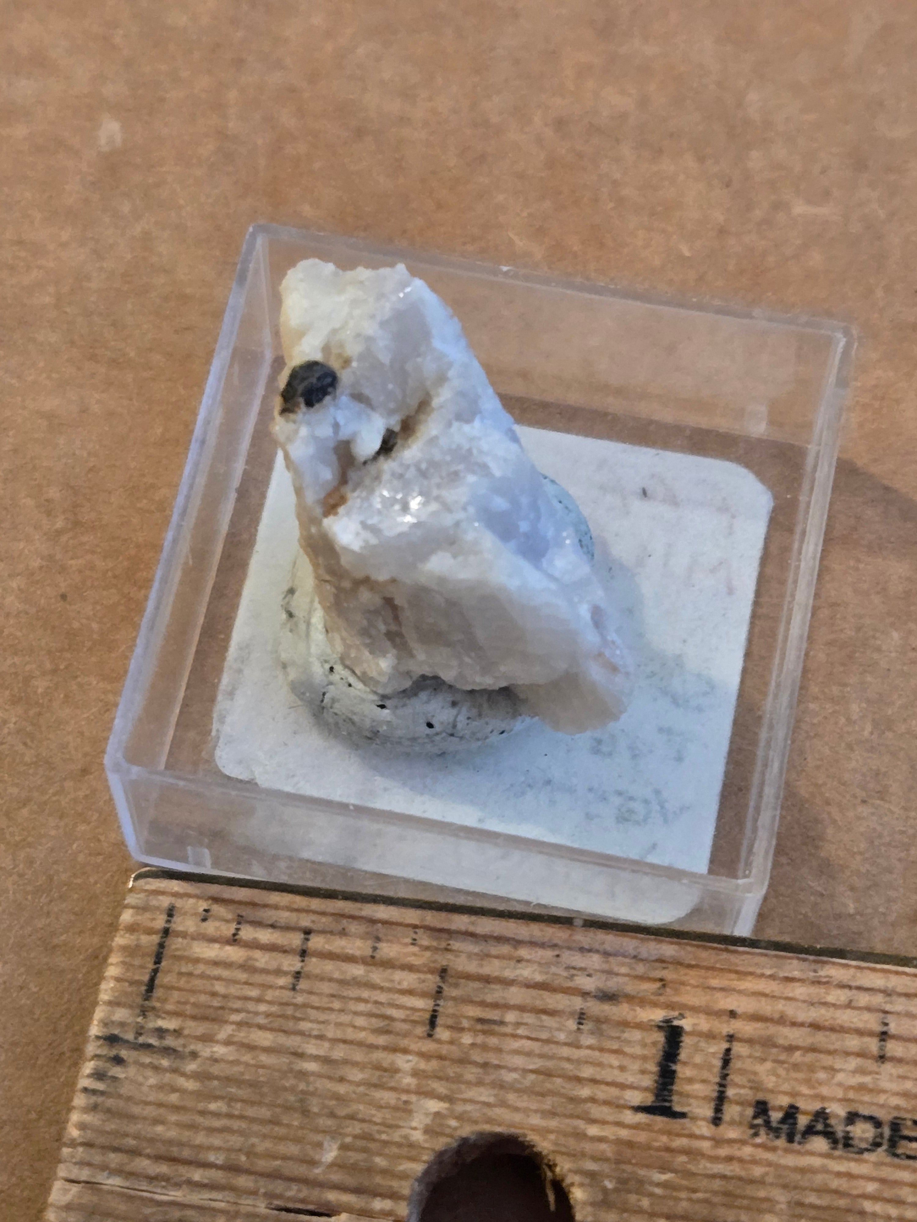 Fersmite microlite specimen