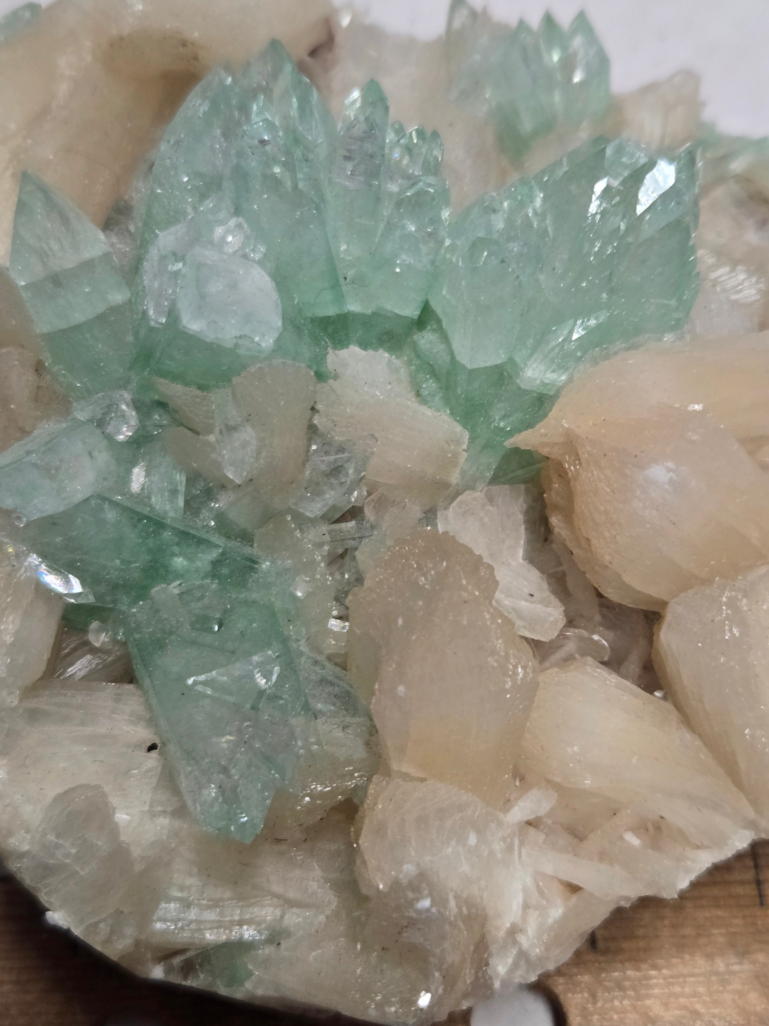 Fluorapophyllite with stilbite