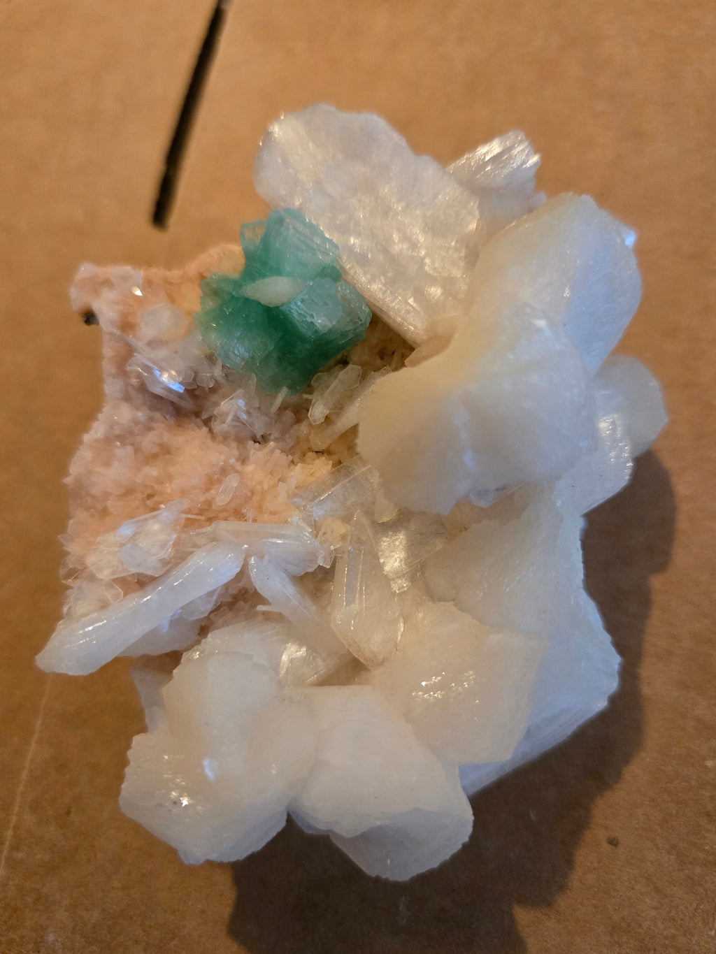 Fluorapophyllite with stilbite