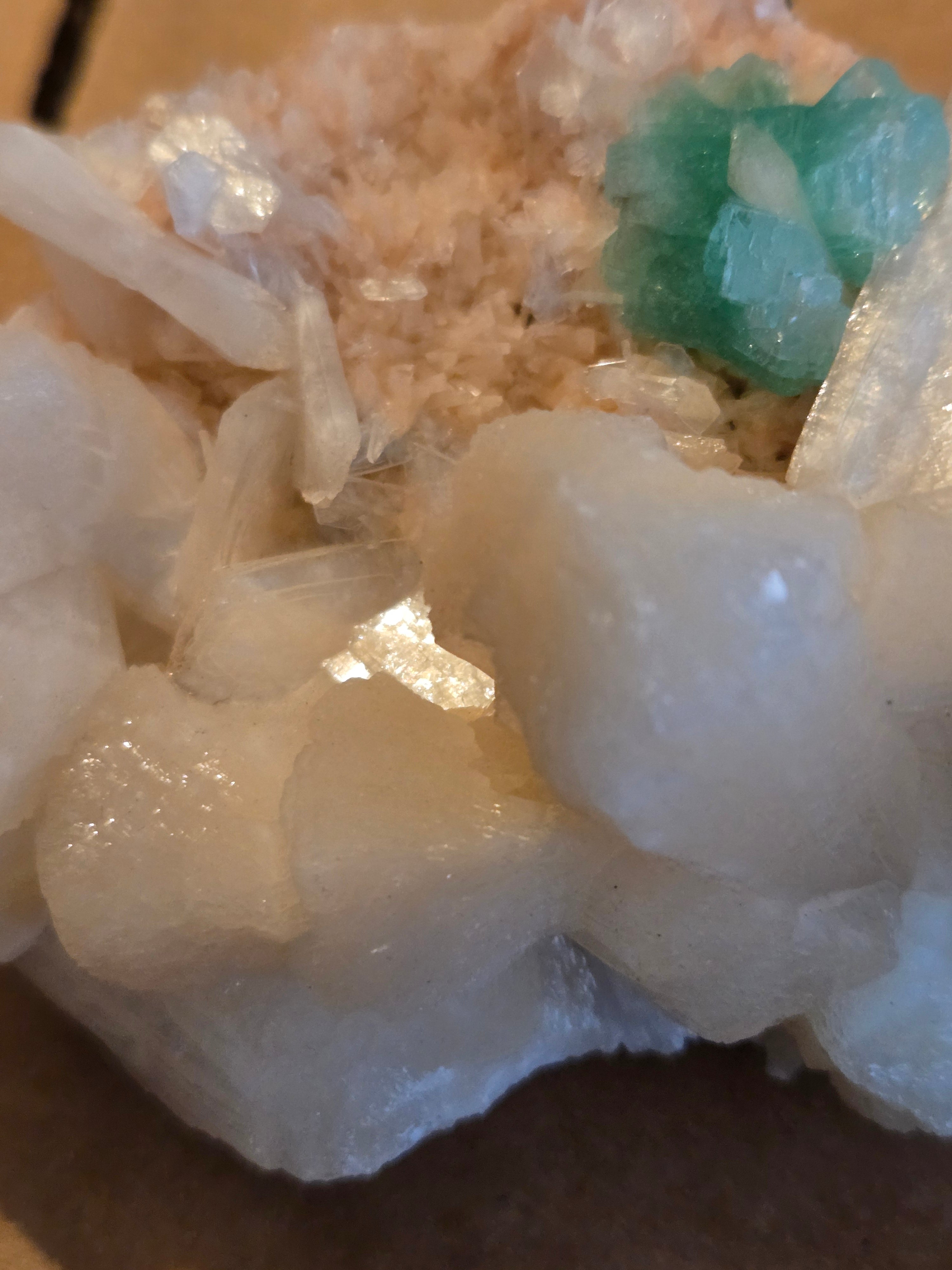 Fluorapophyllite with stilbite