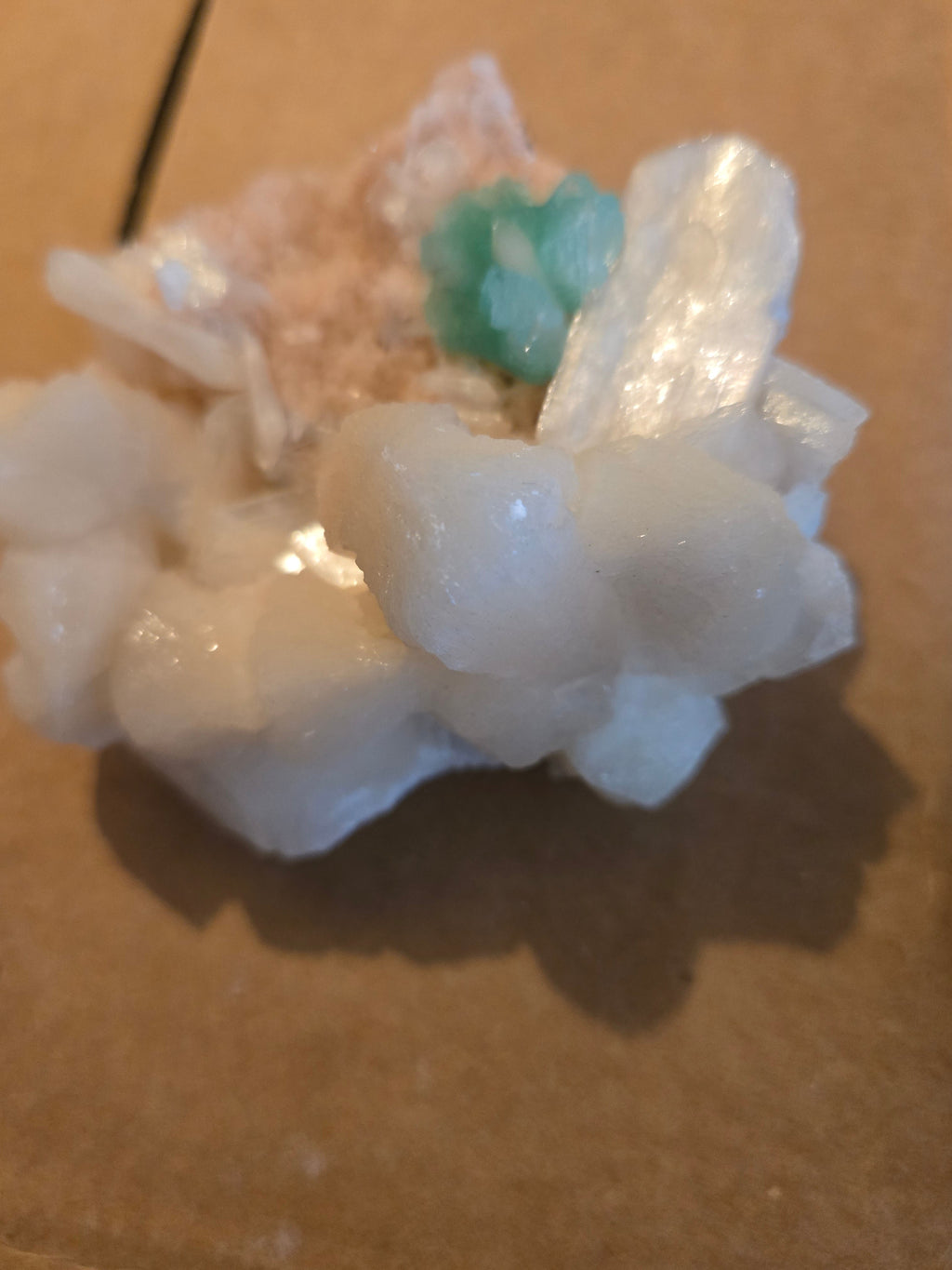 Fluorapophyllite with stilbite