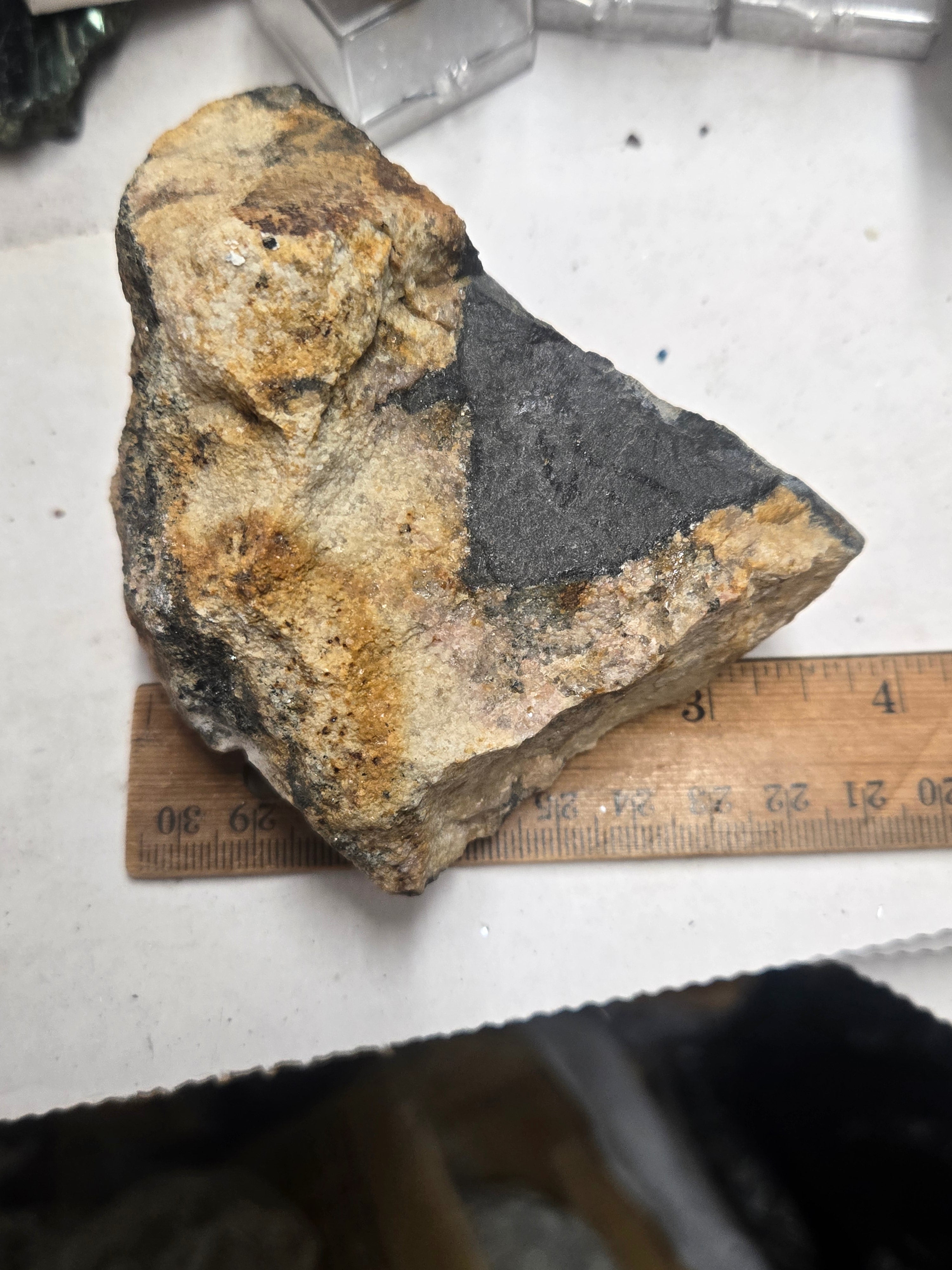 Fluorbritholite