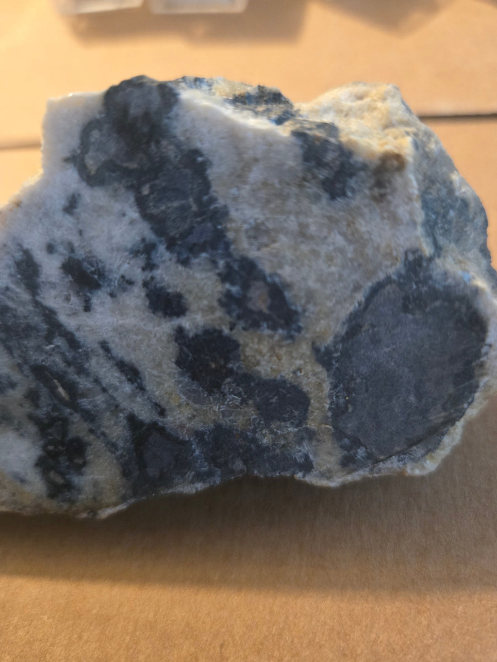 Fluorbritholite Ce