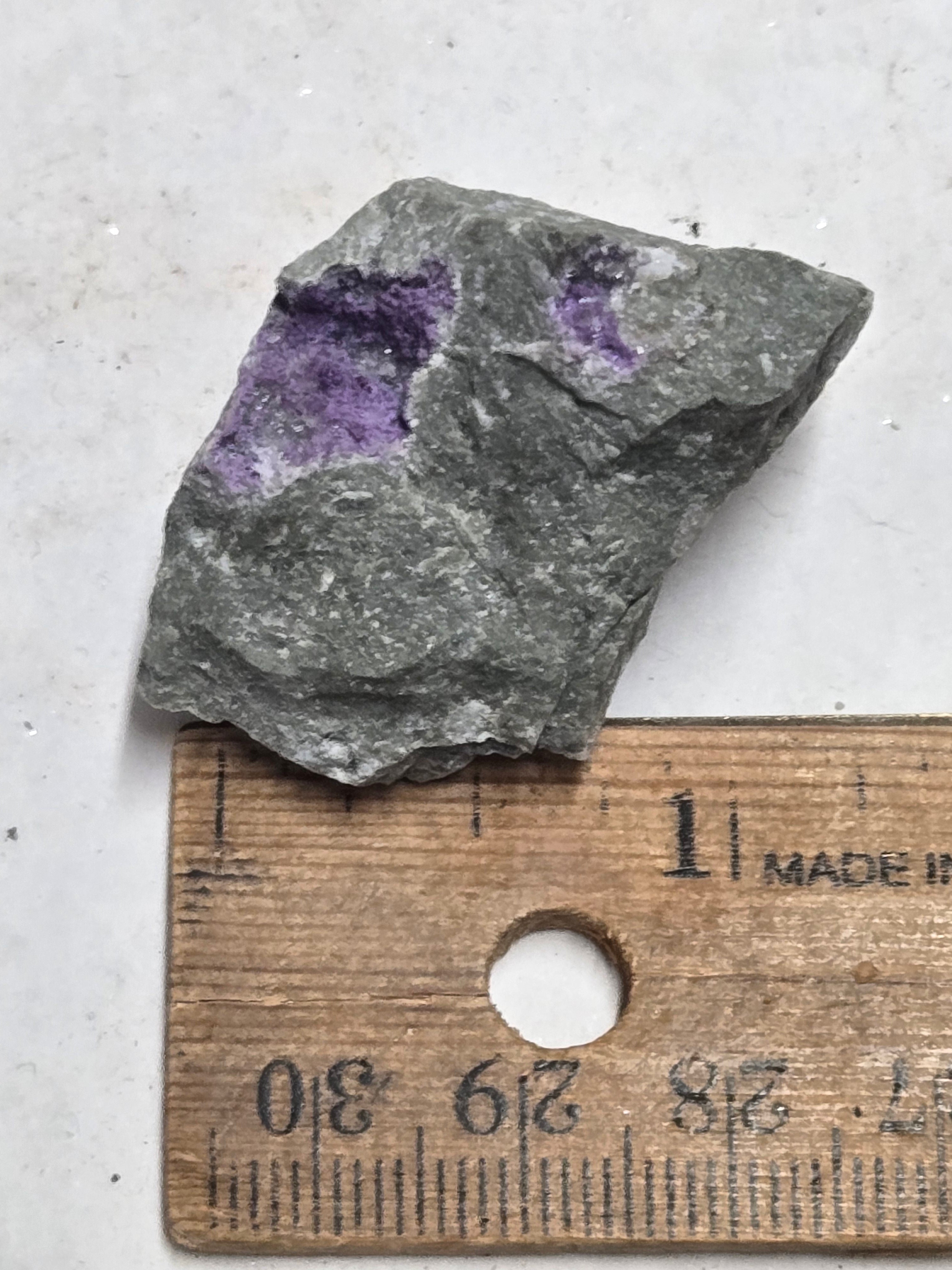 Fluorite and dawsonite