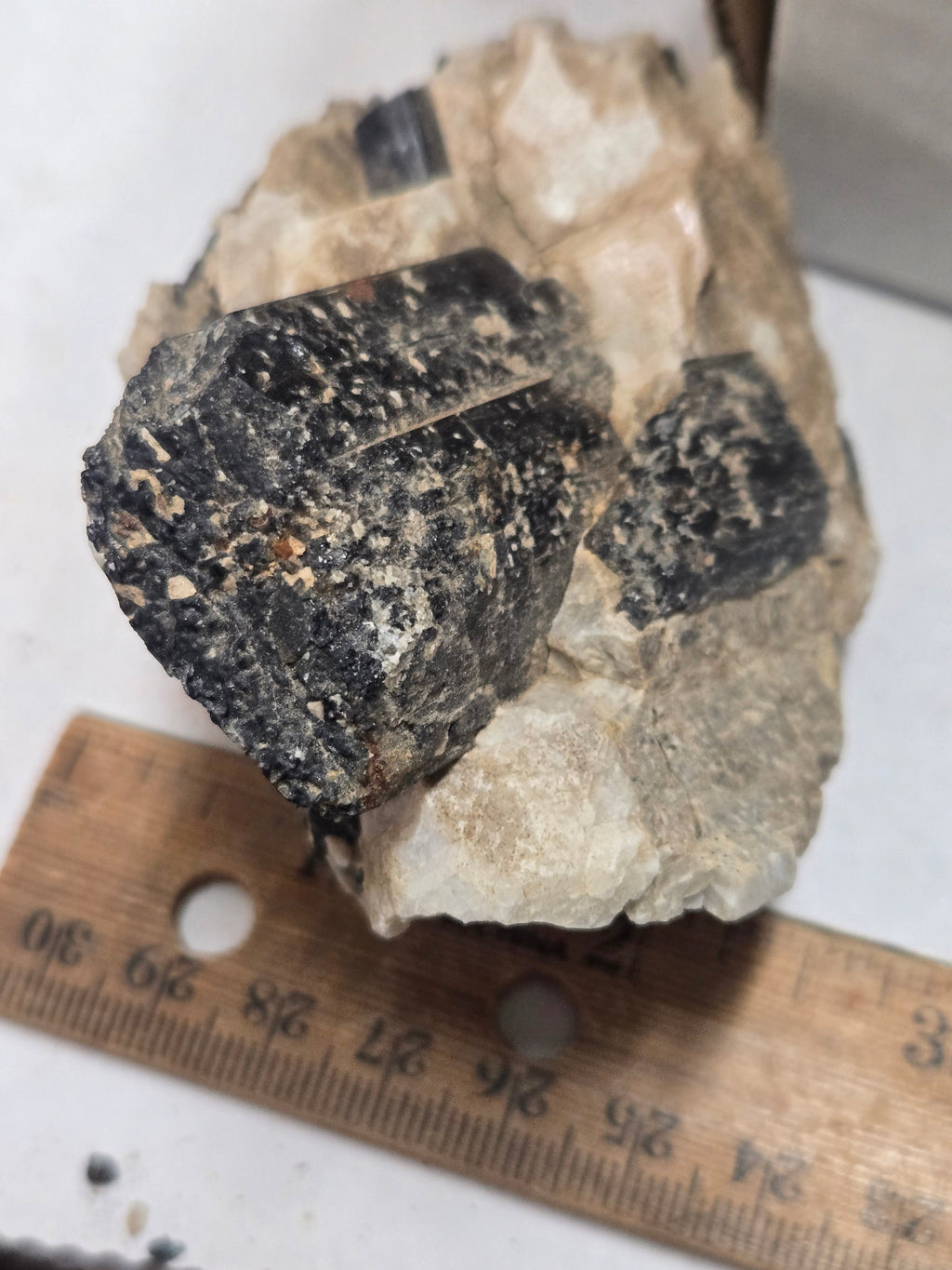 Fluororichterite in calcite
