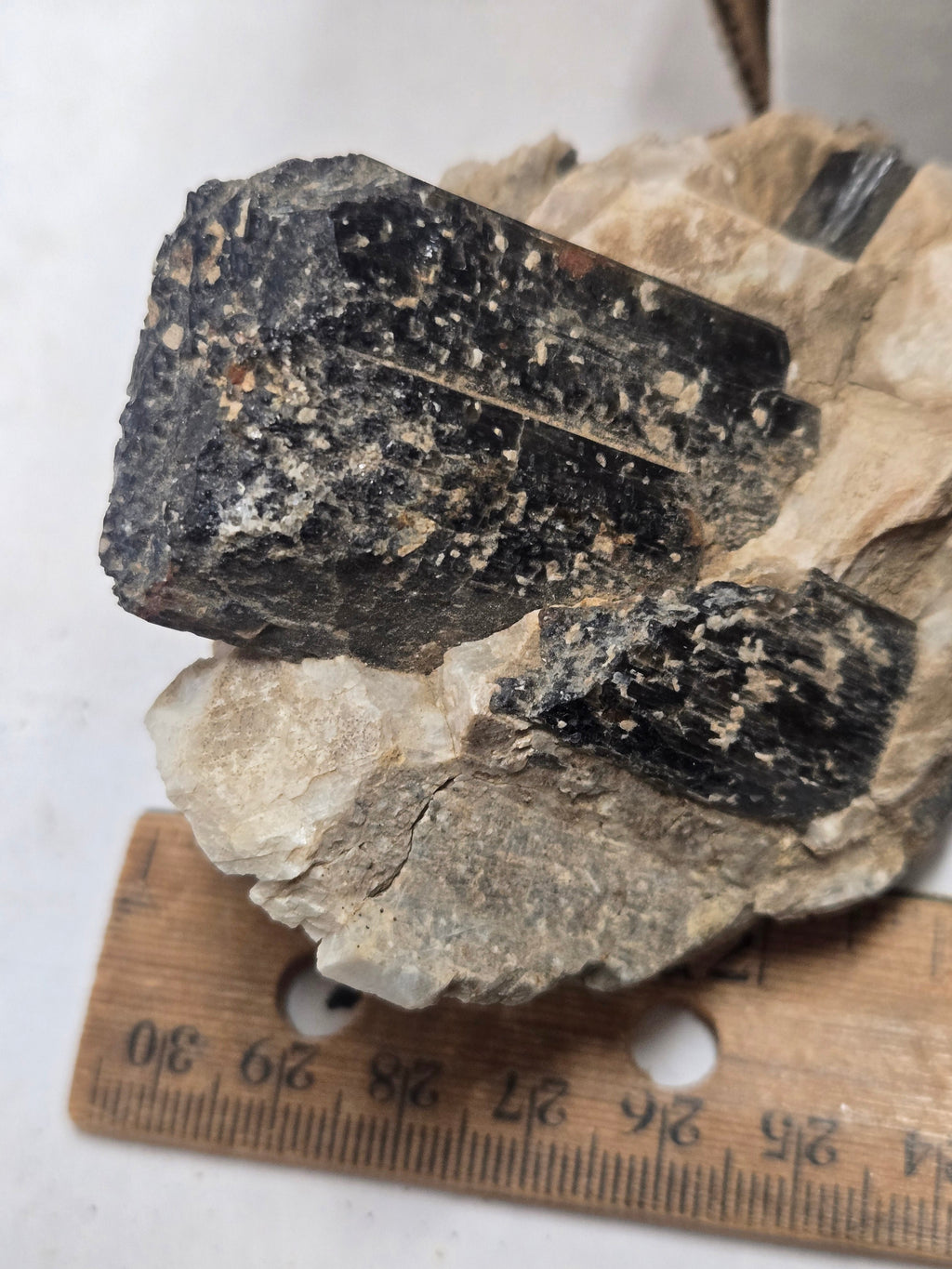 Fluororichterite in calcite