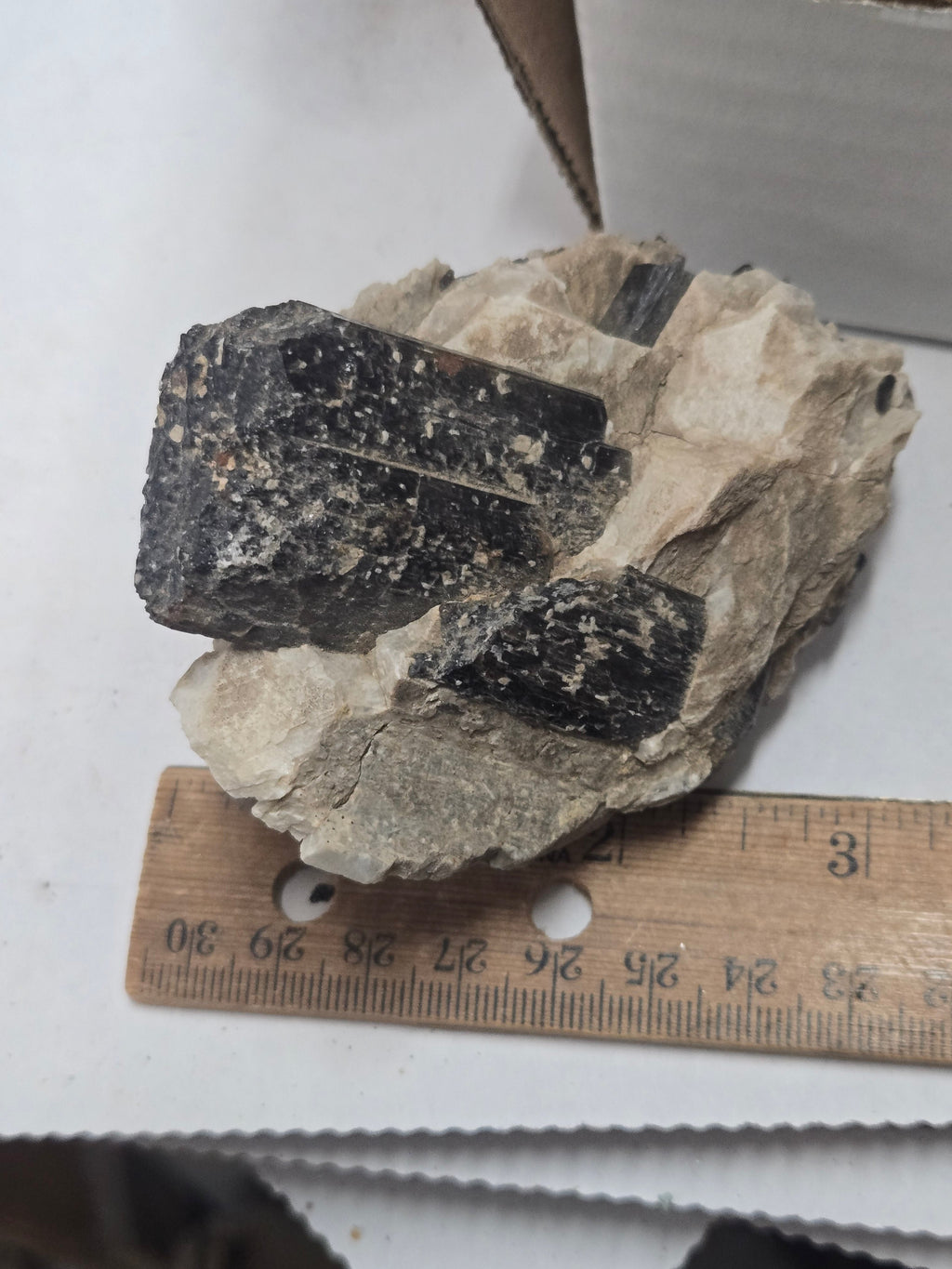 Fluororichterite in calcite