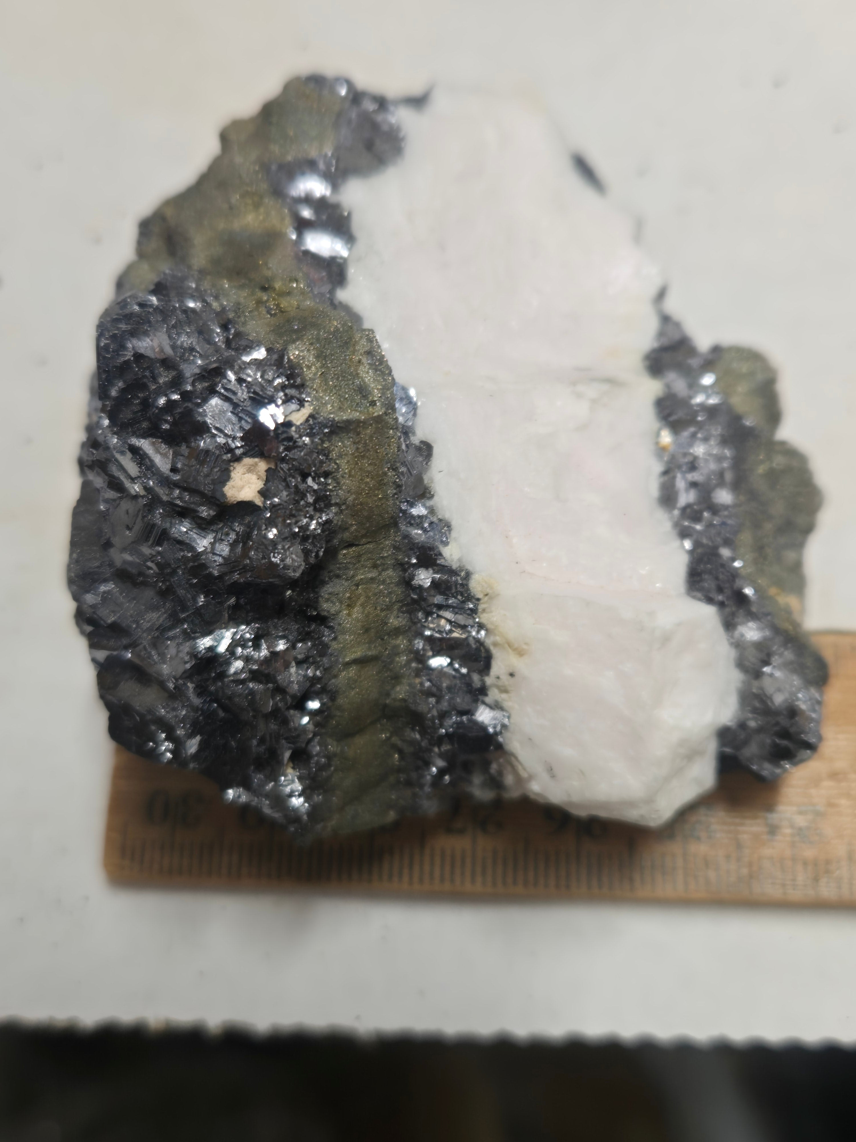 Galena manganocalcite