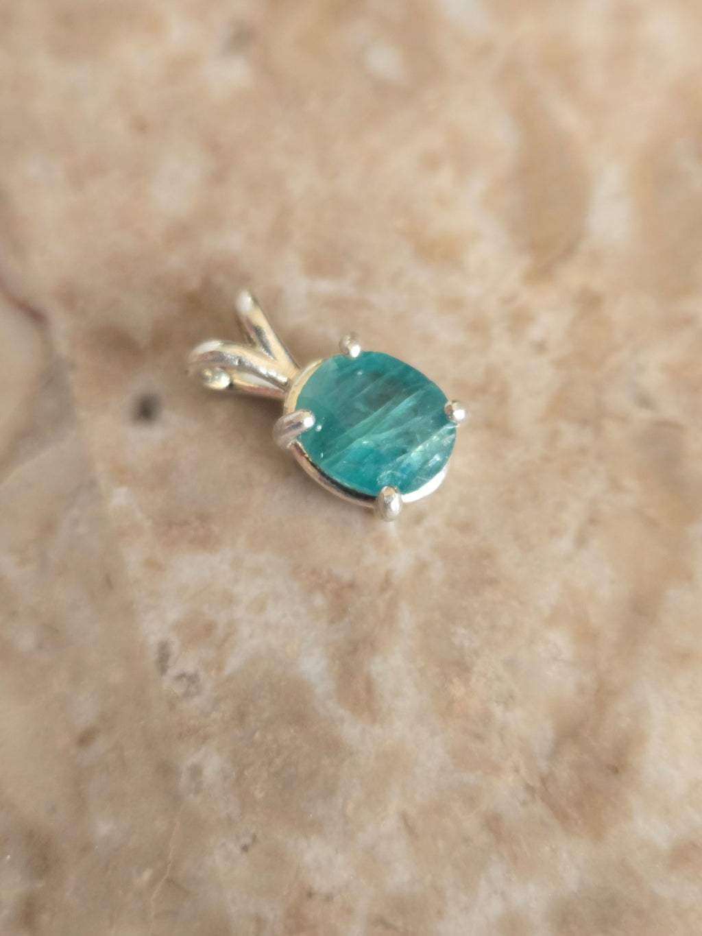 Grandidierite pendant