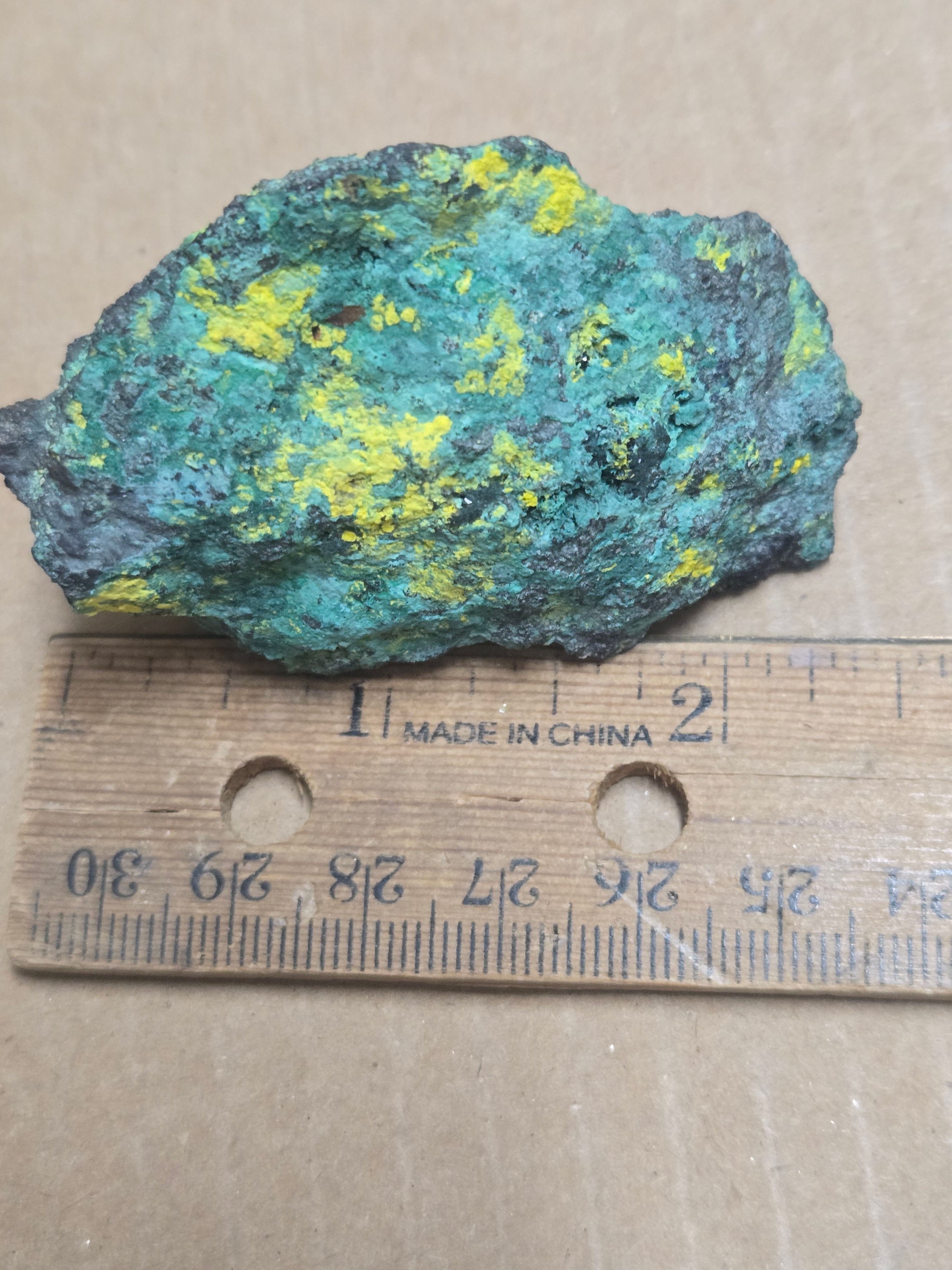 Guilleminite with vandenbrandeite