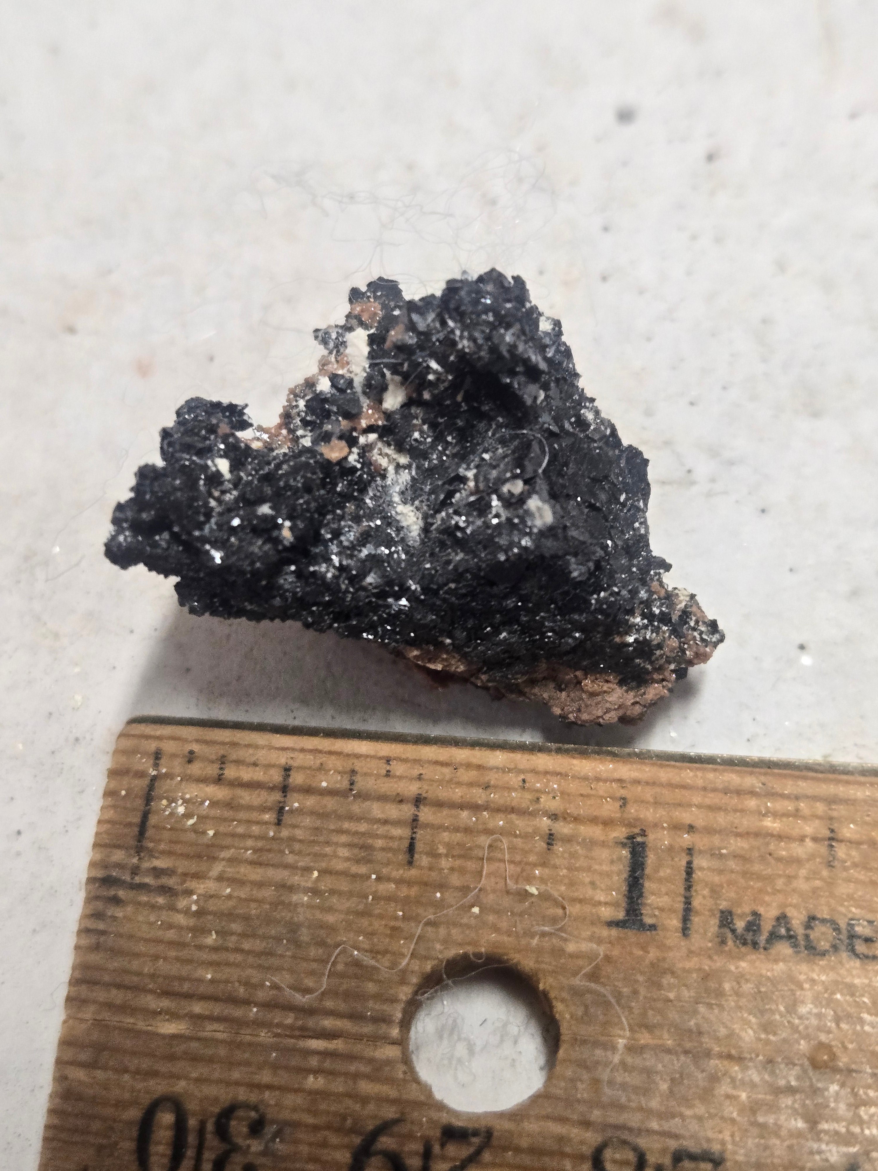 Hausmannite with andradite