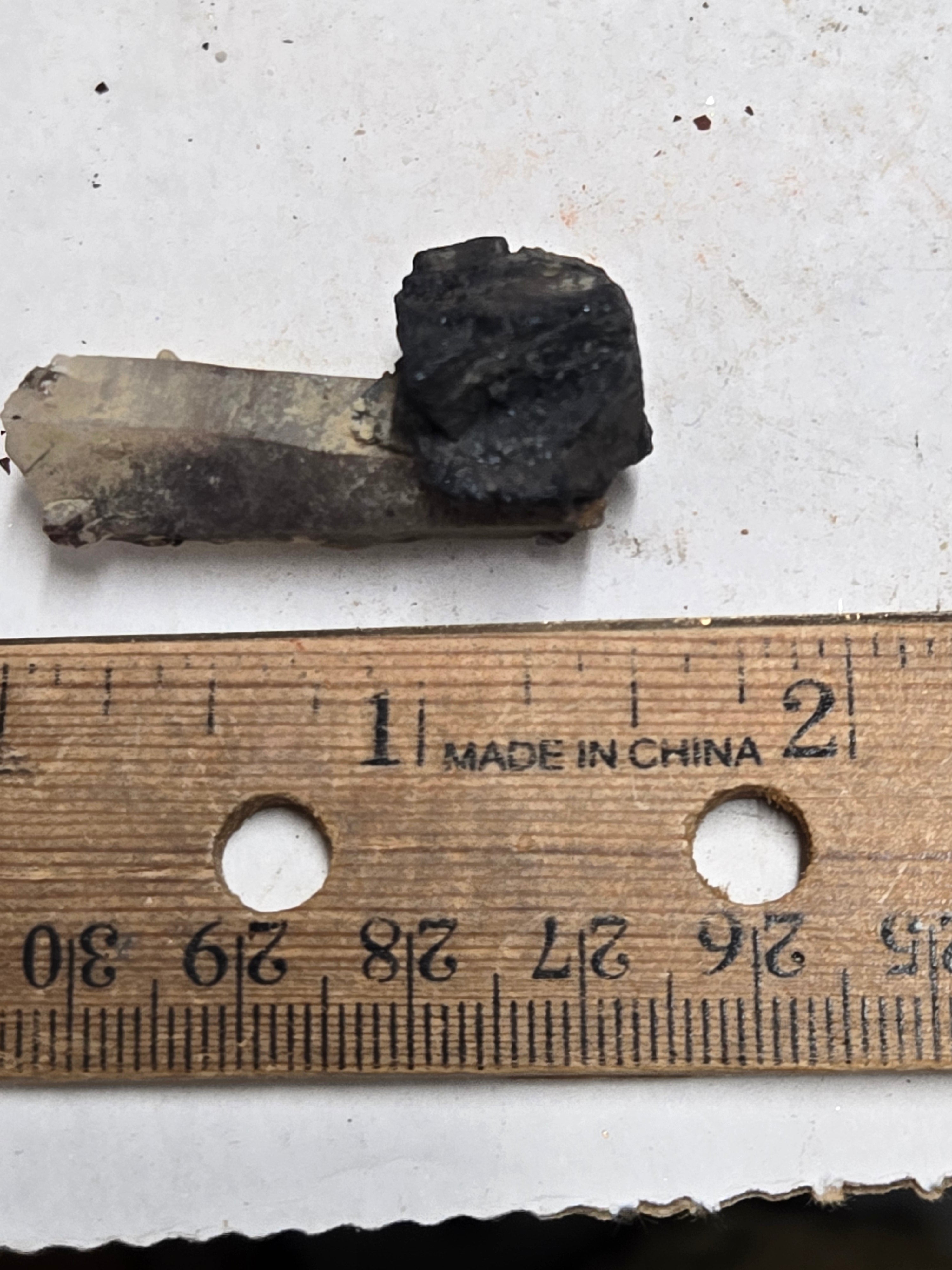 Helvite on quartz