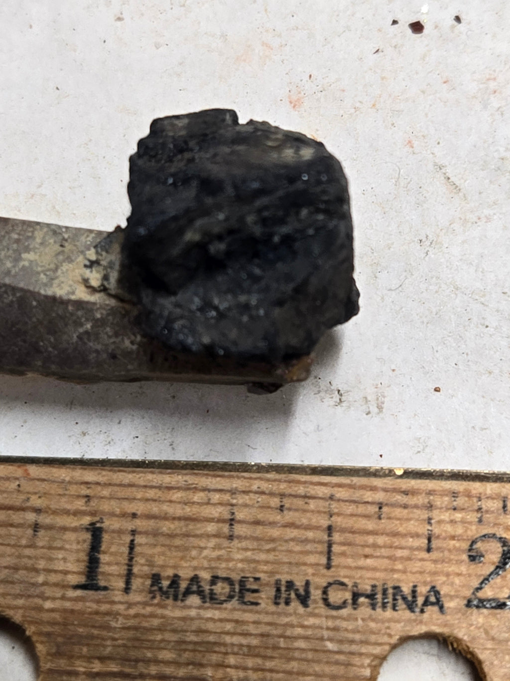 Helvite on quartz