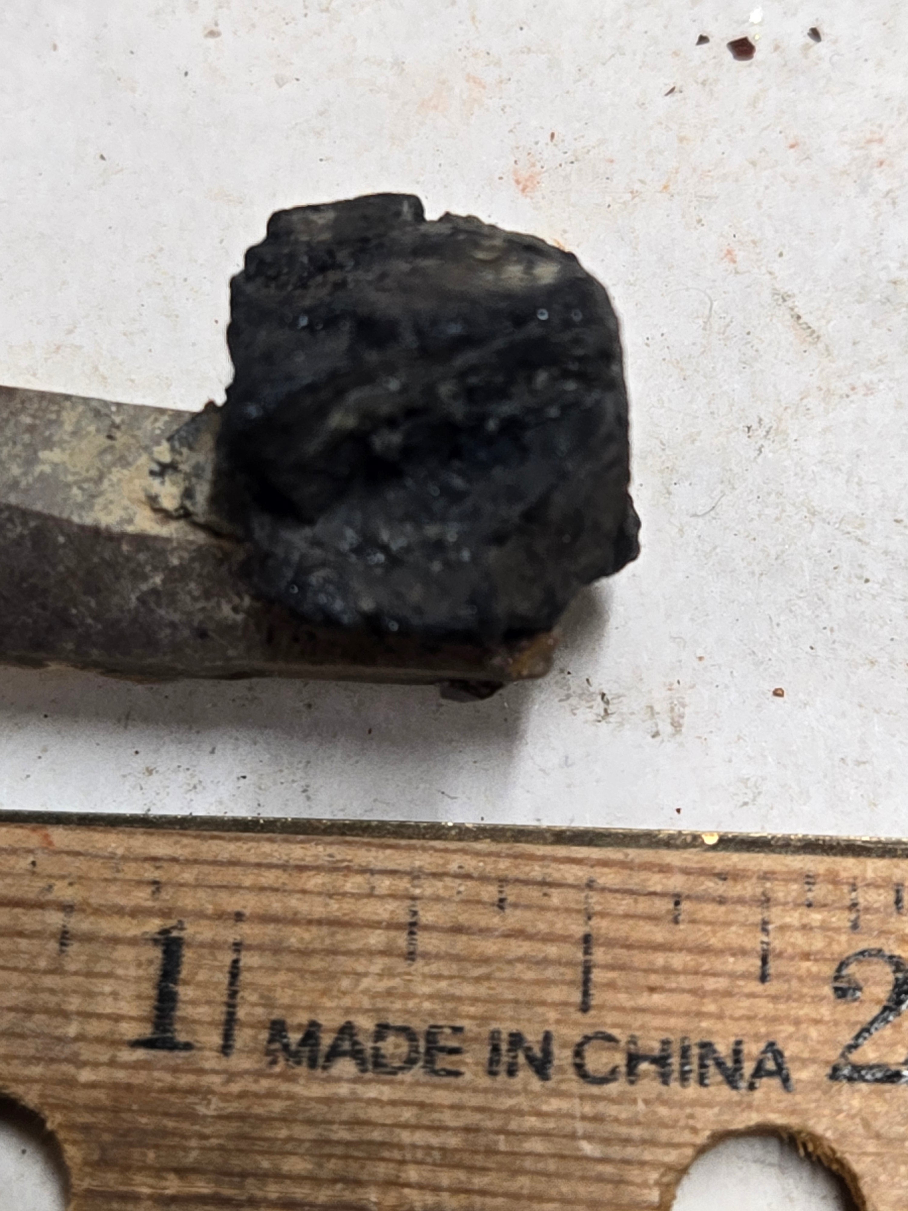 Helvite on quartz