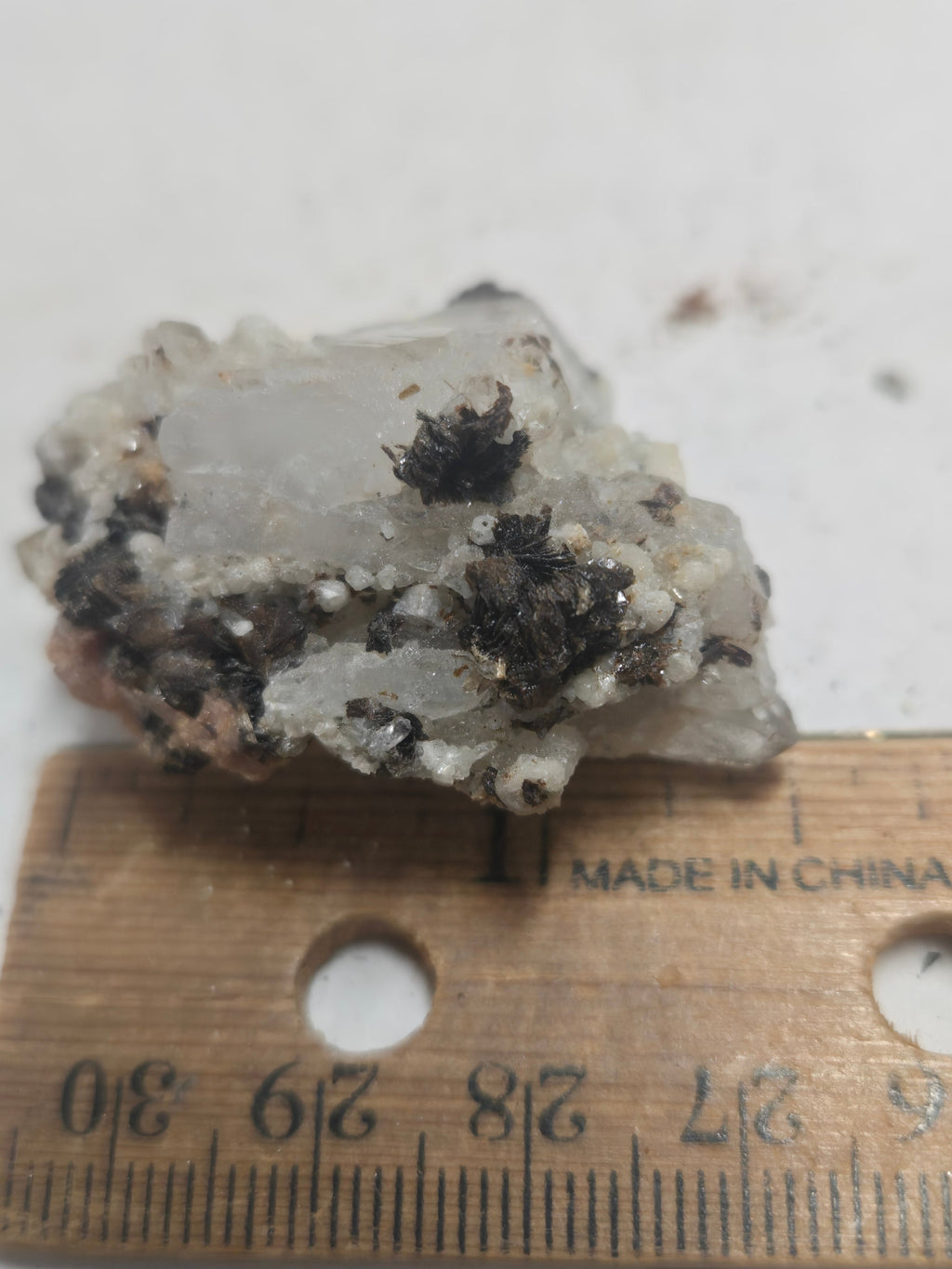 Hubeite in matrix