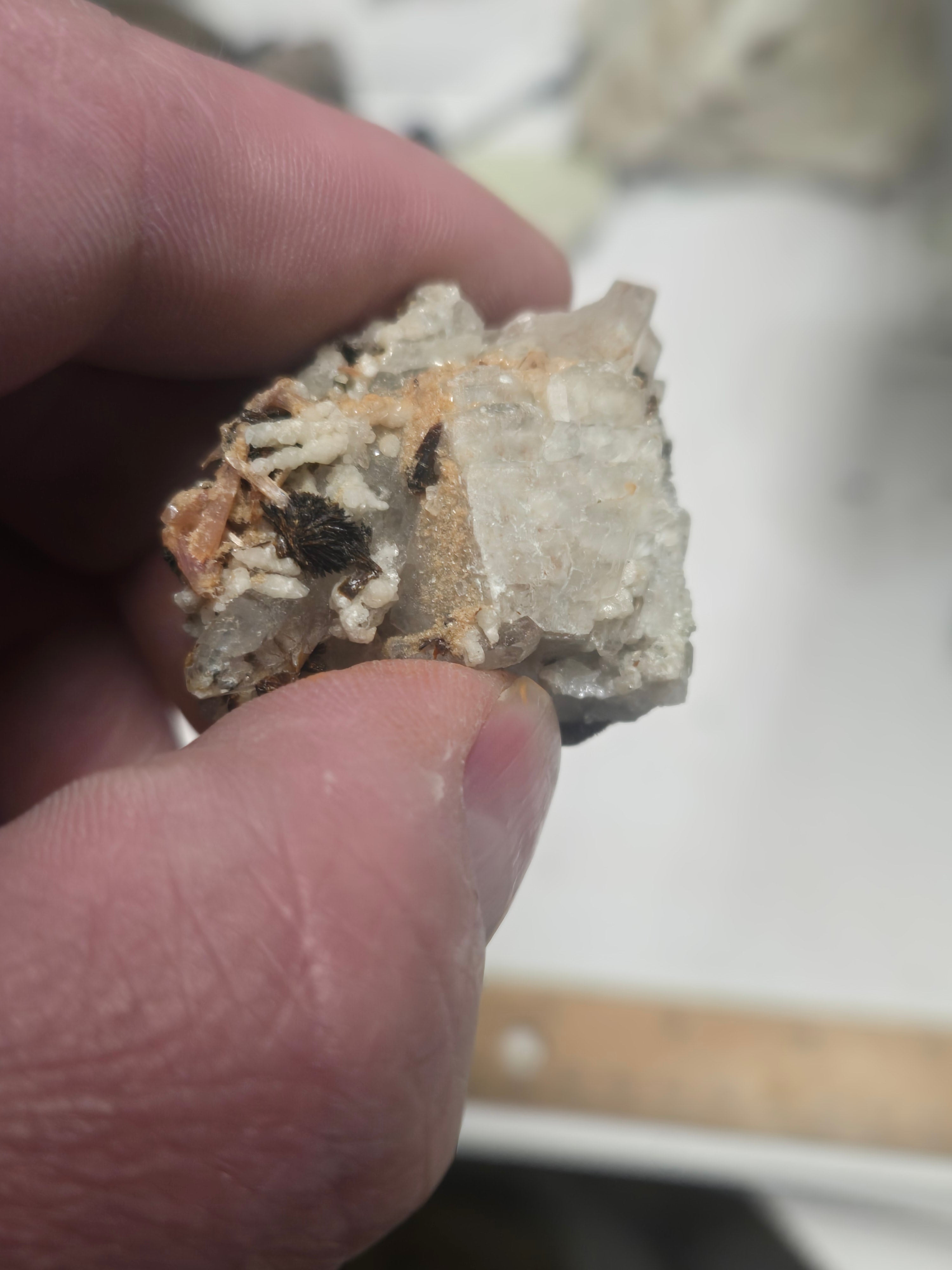 Hubeite in matrix