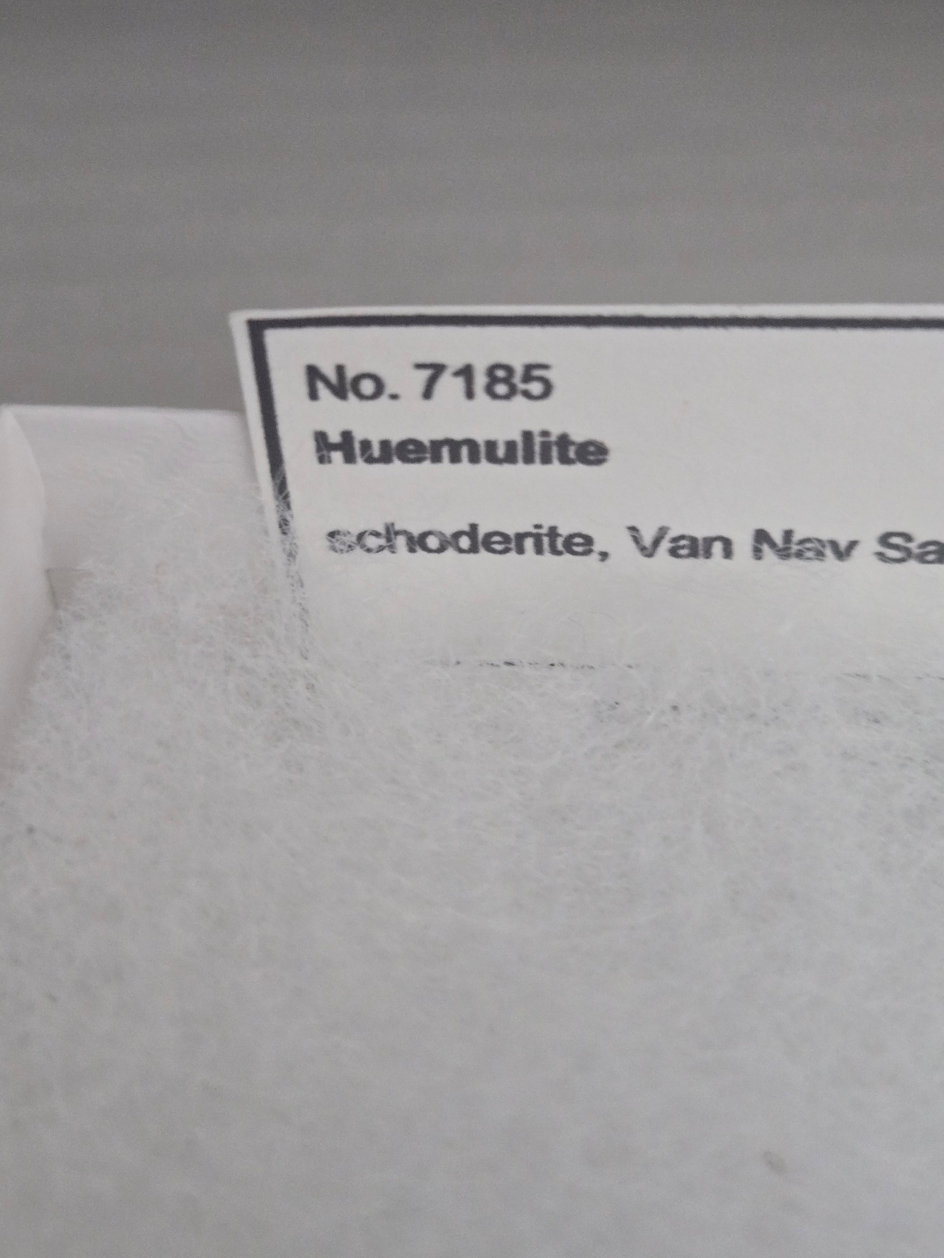 Huemulite on schoderite