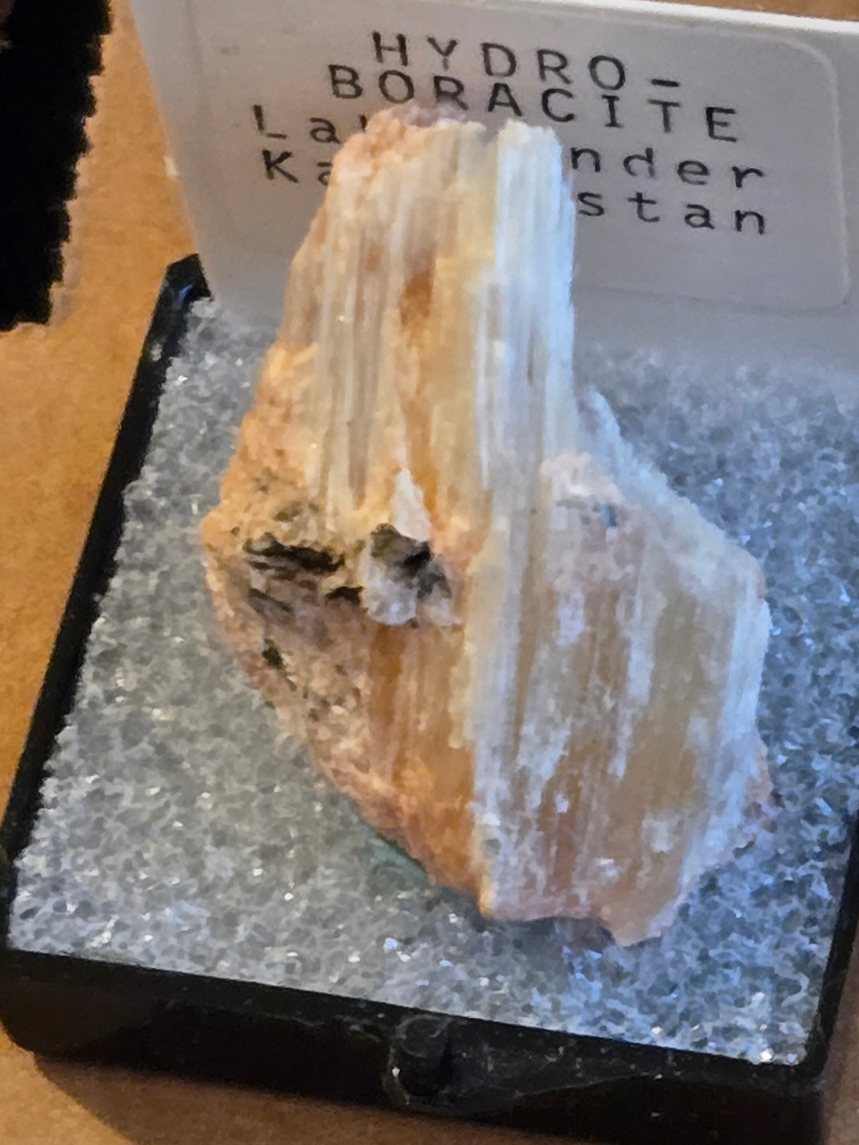 Hydroboracite specimen